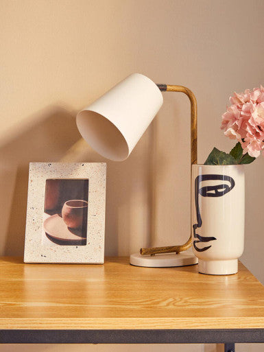 Viso Small Black And White Face Vase