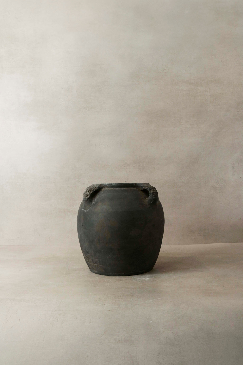 Vintage Lion Ears Dark Pot - De4.2