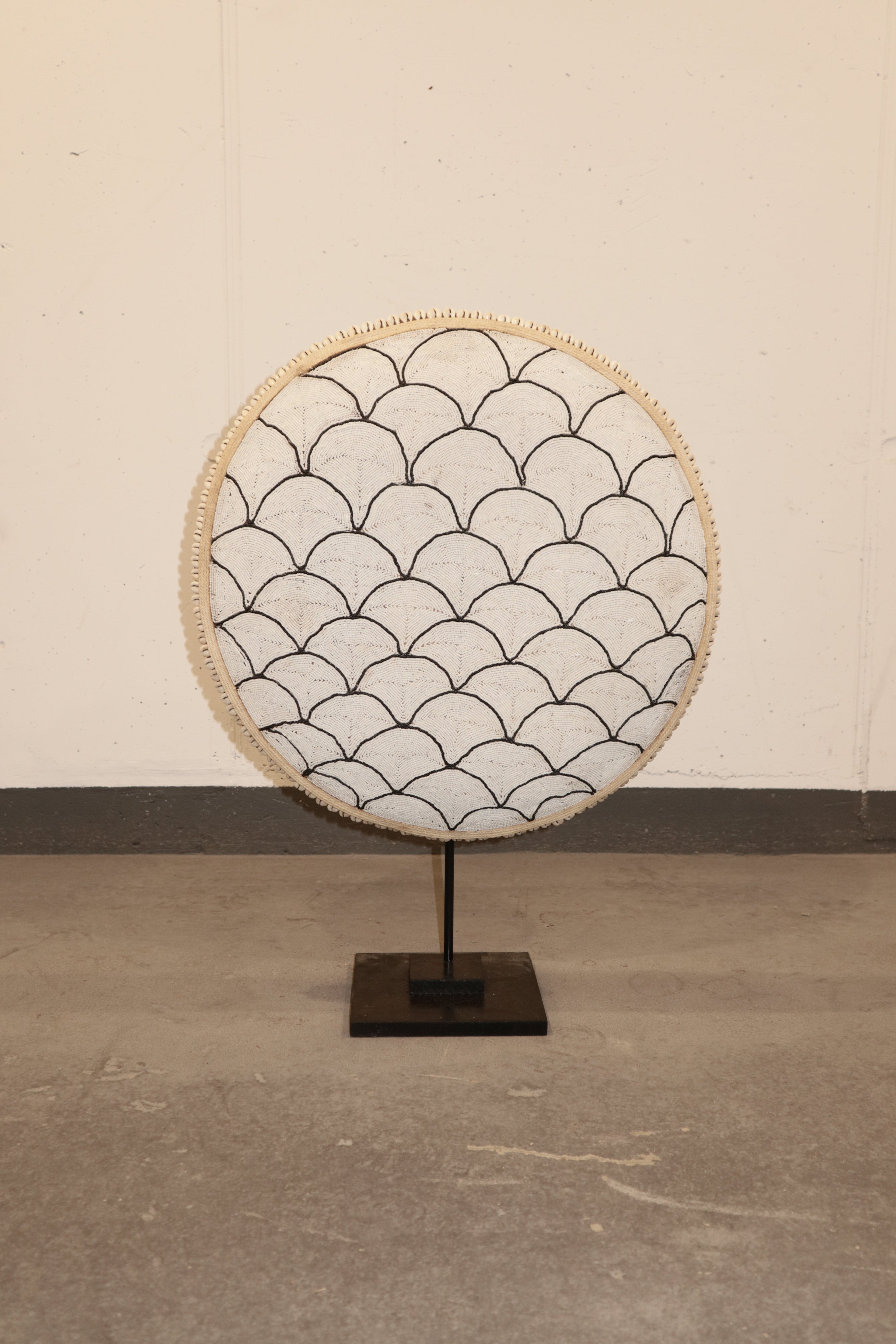 Cameroon Beaded Shield - L - 55cm Black & White 01