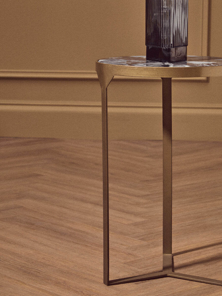 Round Polished Blue Agate Side Table with Gold Intersecting Legs | Vizzini