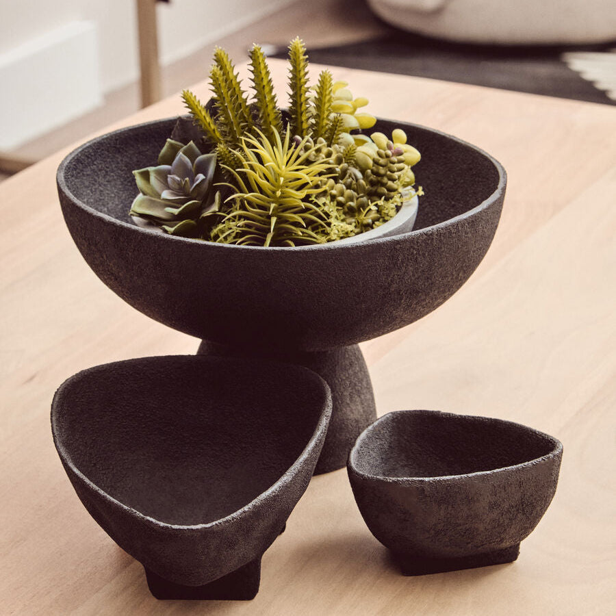 Set of Two Textured Black Bowls | Deriva