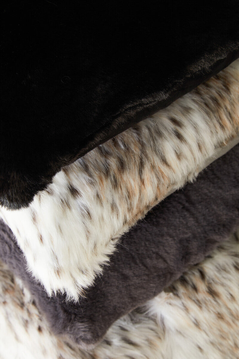 Bosie Black Square Fur Cushion | Lamina
