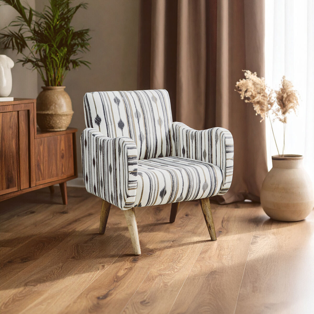 Black and White Ikat Design Accent Chair | Cefena