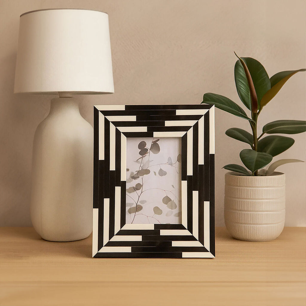 Donato 4In X 6In Black And White Stripe Photo Frame