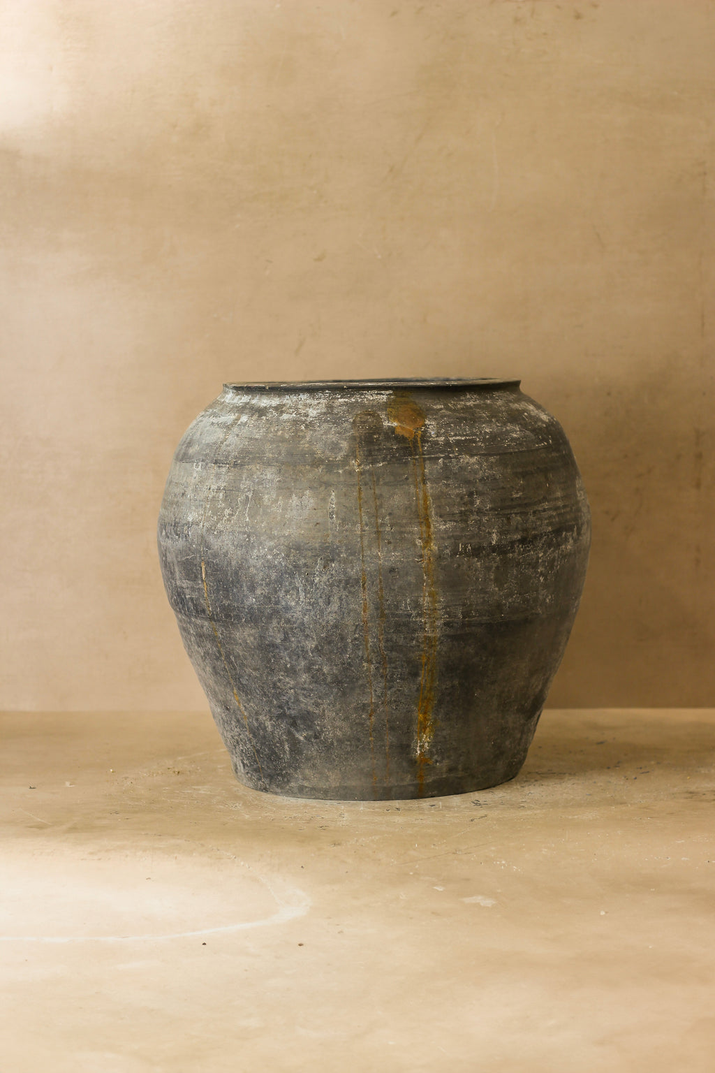Vintage Dark Pot - No 68