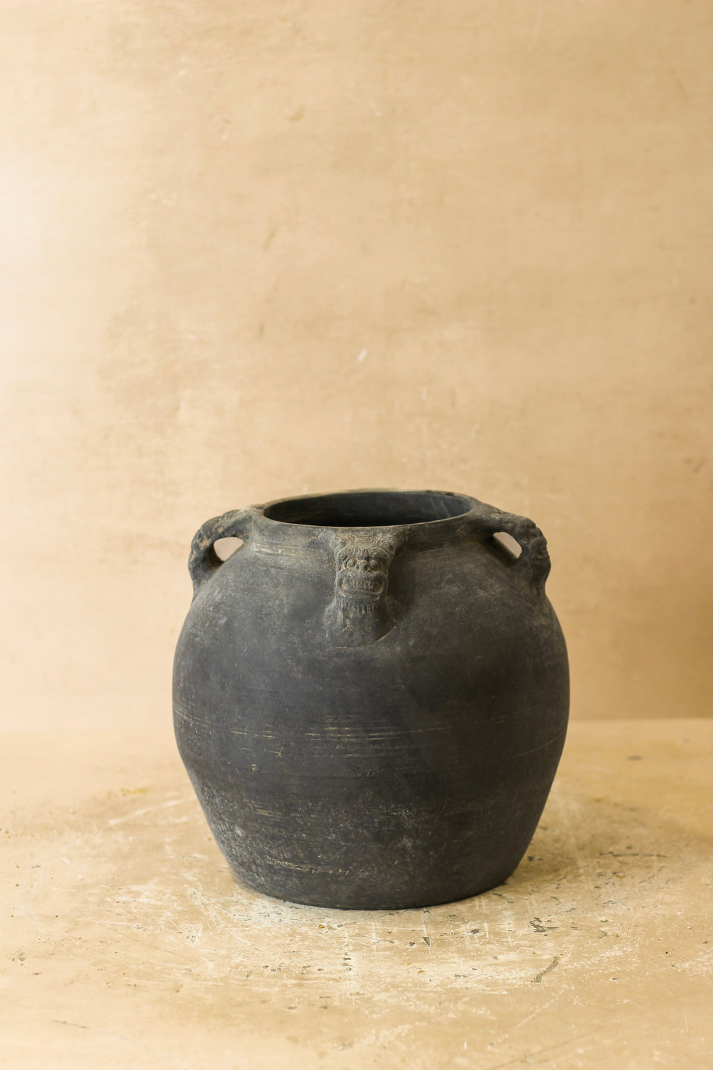 Vintage Lion Ears Dark Pot - De4.11