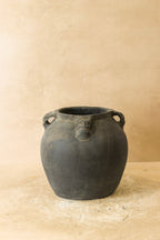Vintage Lion Ears Dark Pot - De4.12