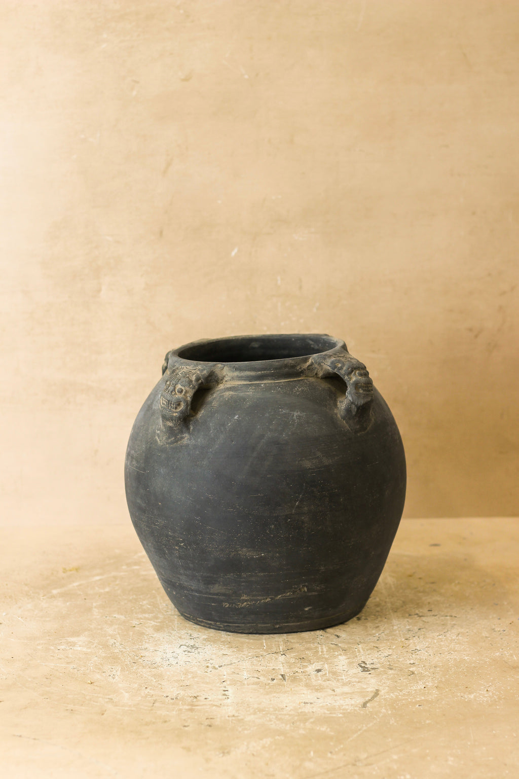 Vintage Lion Ears Dark Pot - De4.14