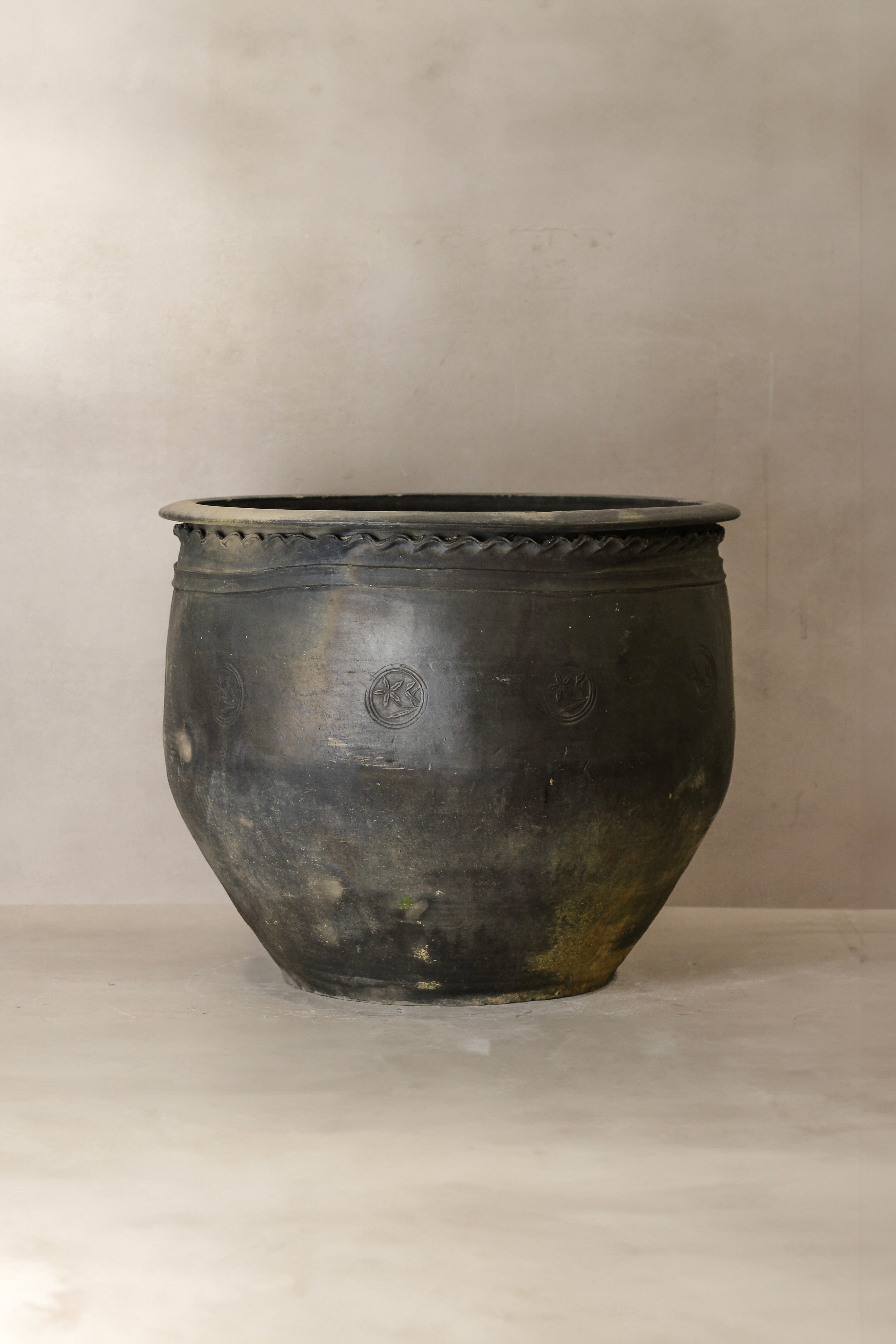 Big Old Grey Asian Pots - L015