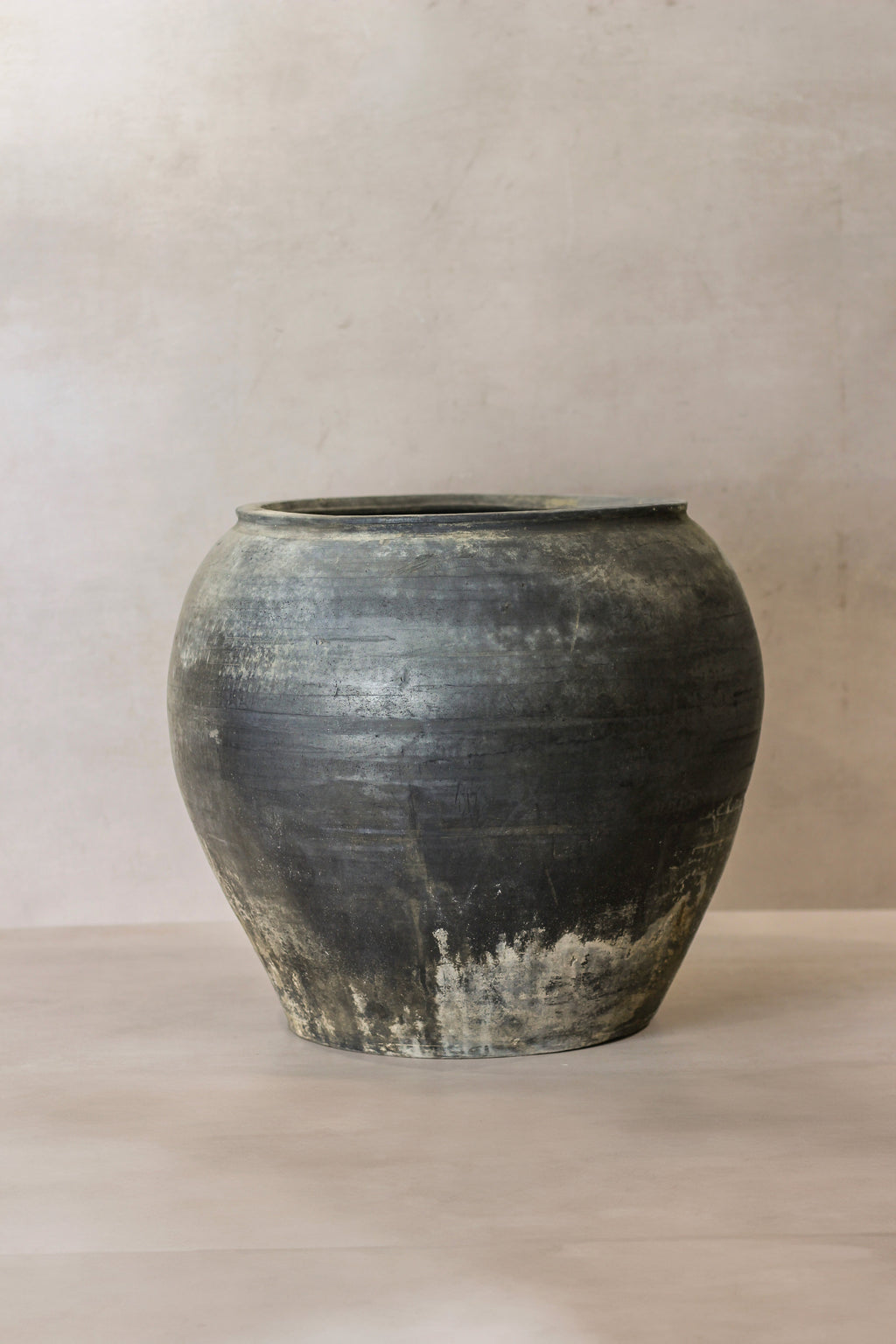 Vintage Dark Pot - No 71
