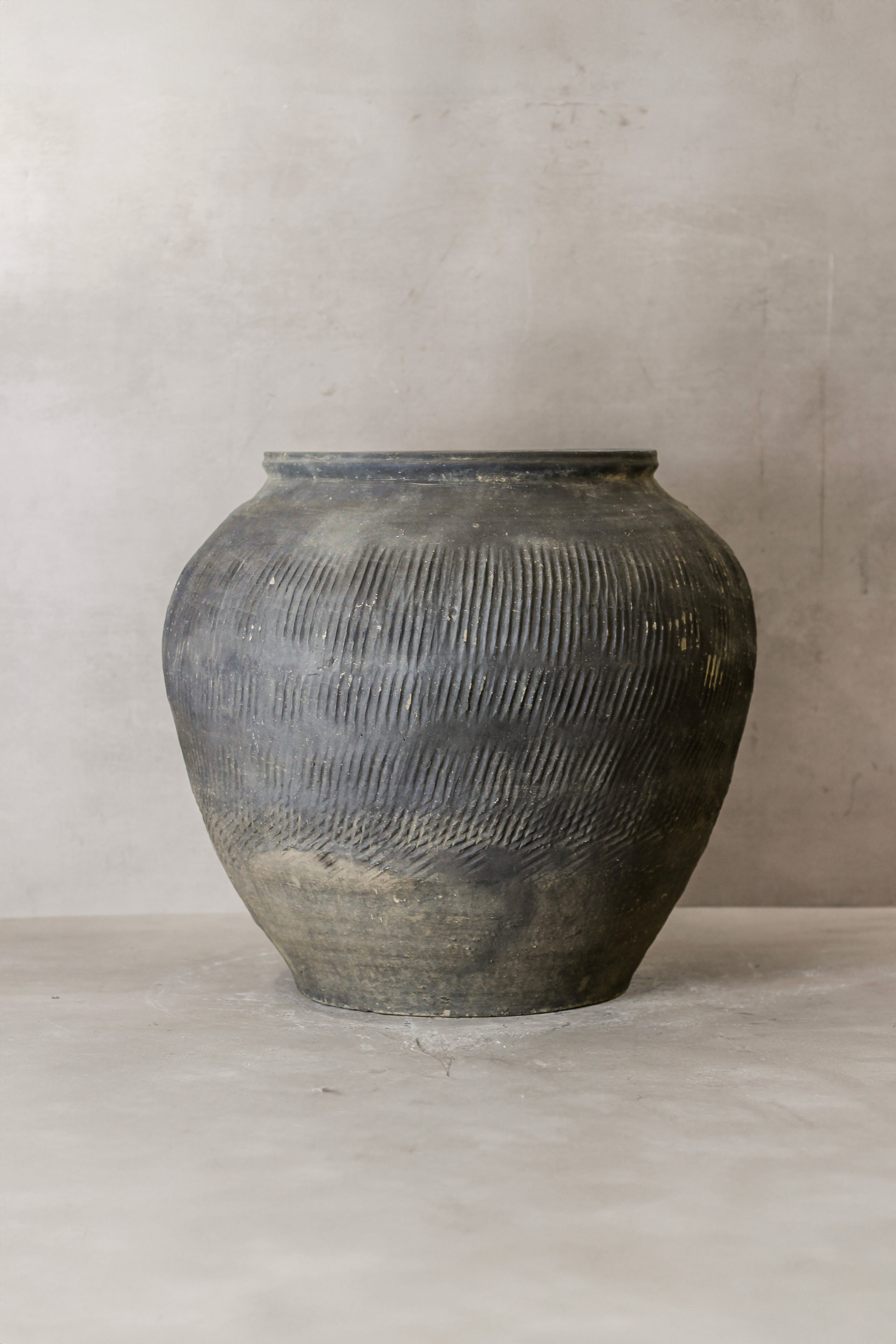 Vintage Textured Grey Pot - VT04