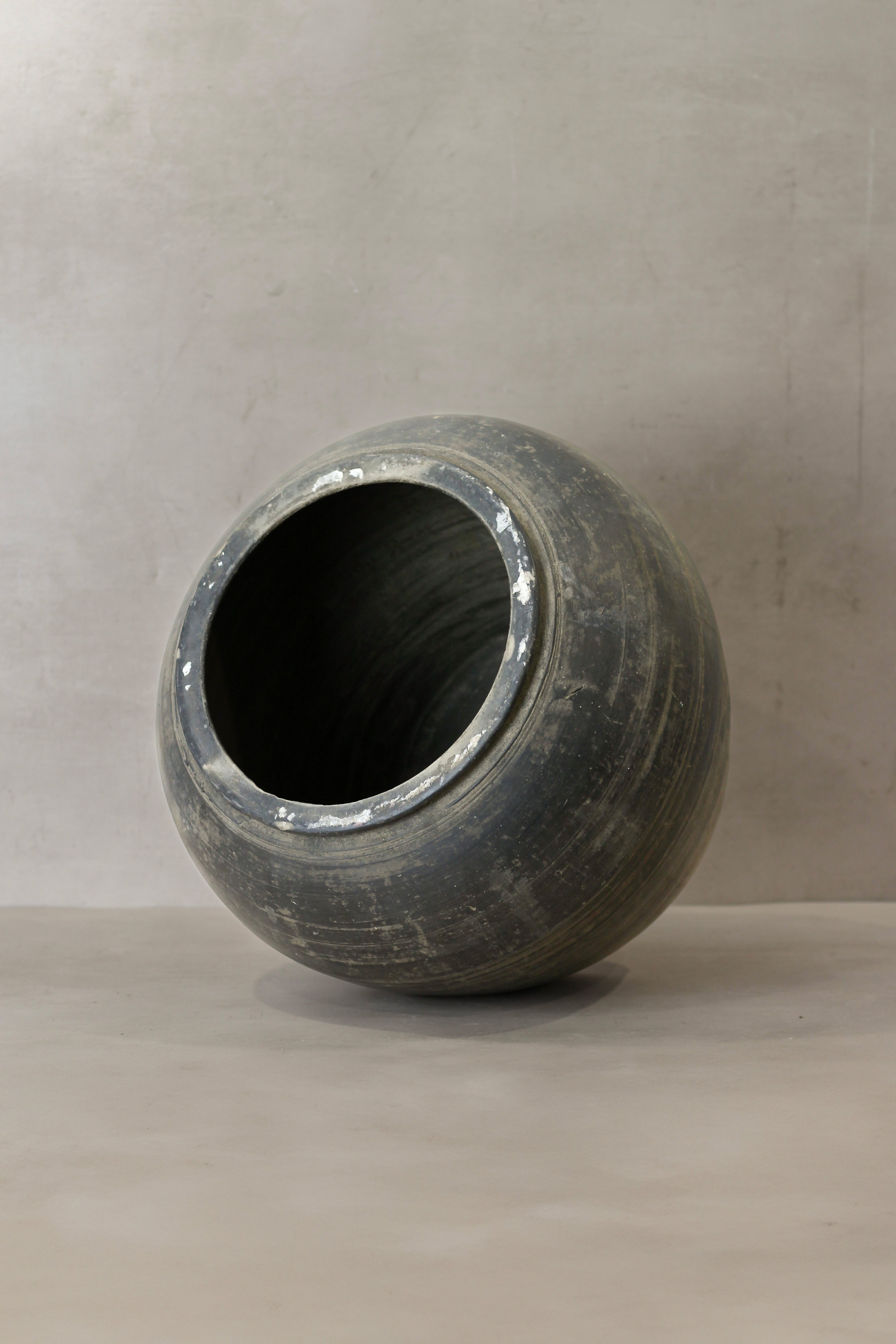 Vintage Dark Pot - No 73