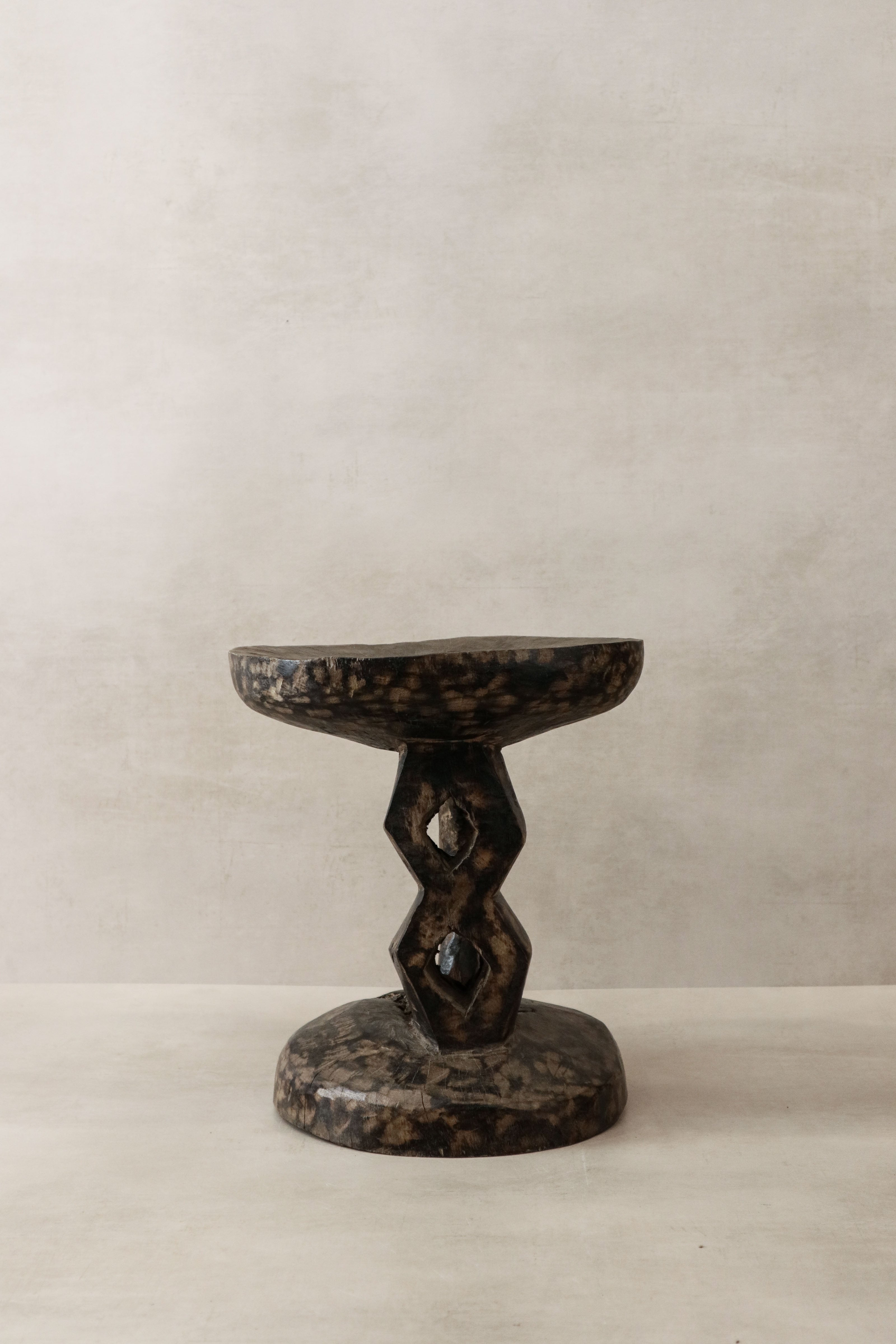 Tonga Stool - 101.2