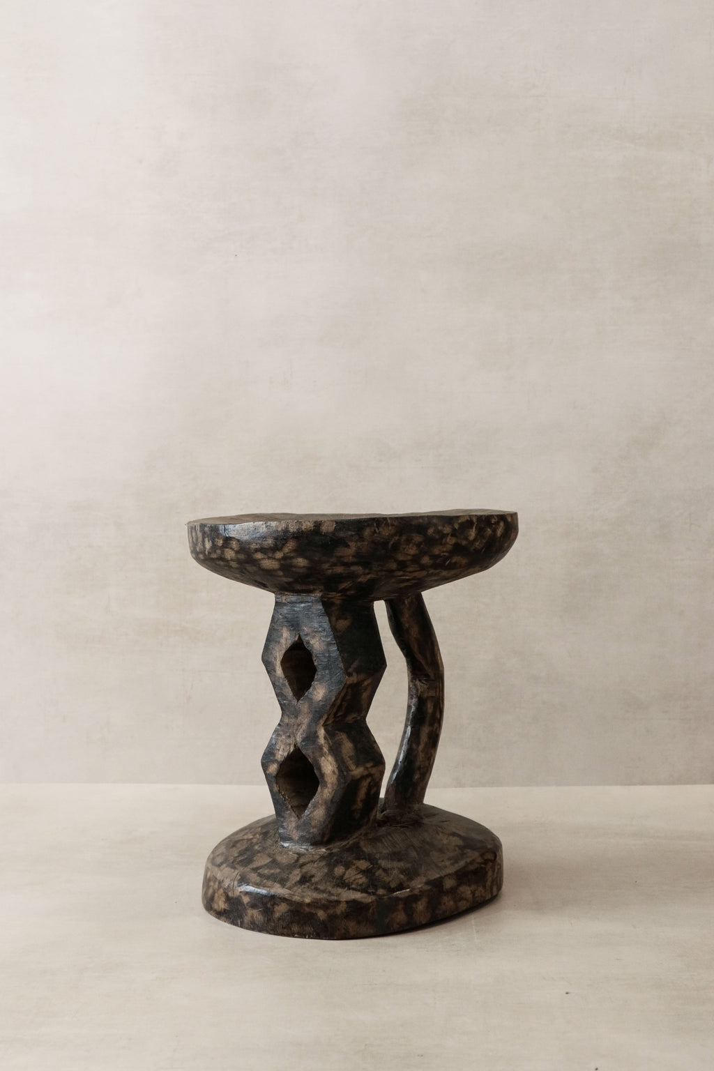 Tonga Stool - 101.2