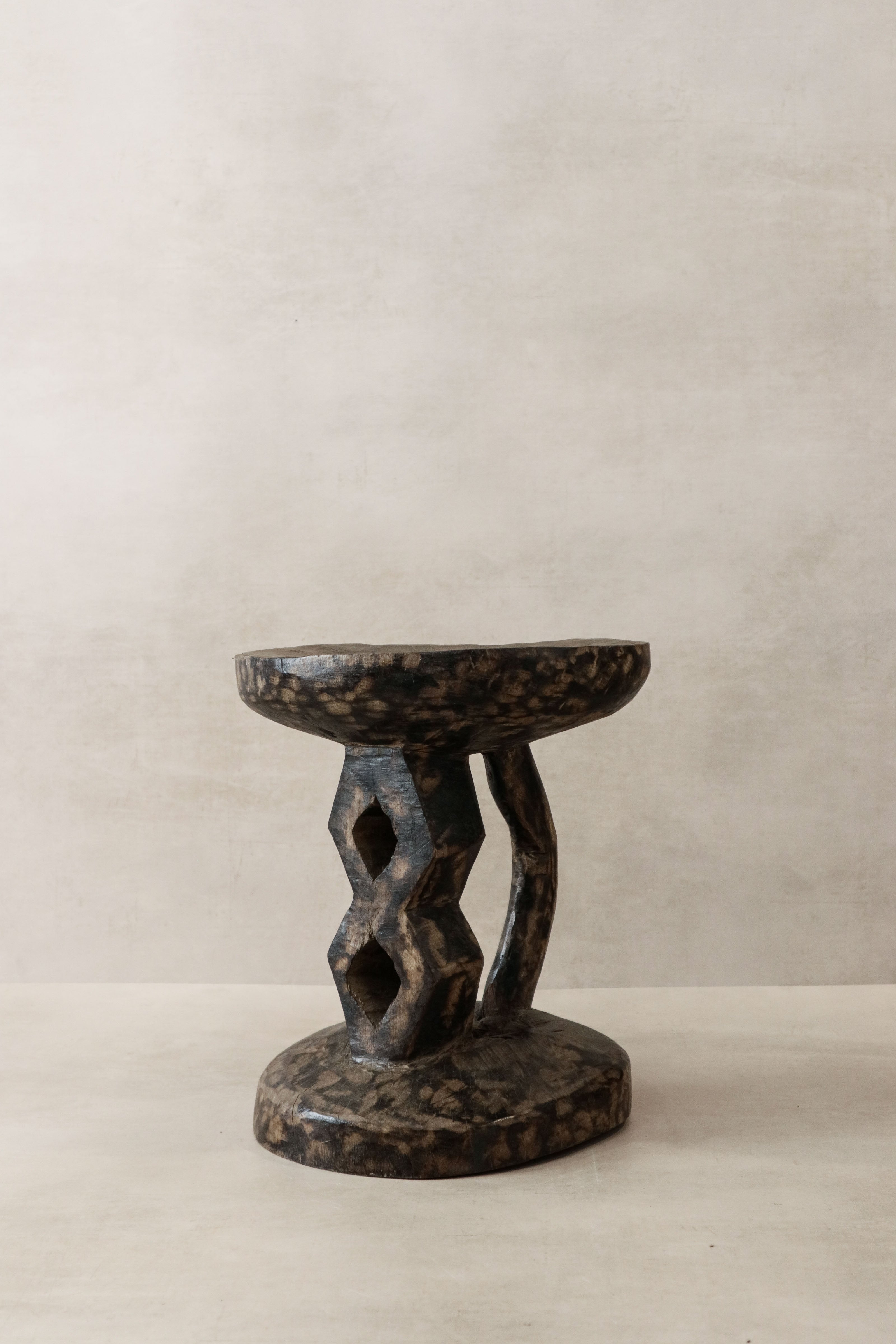 Tonga Stool - 101.2