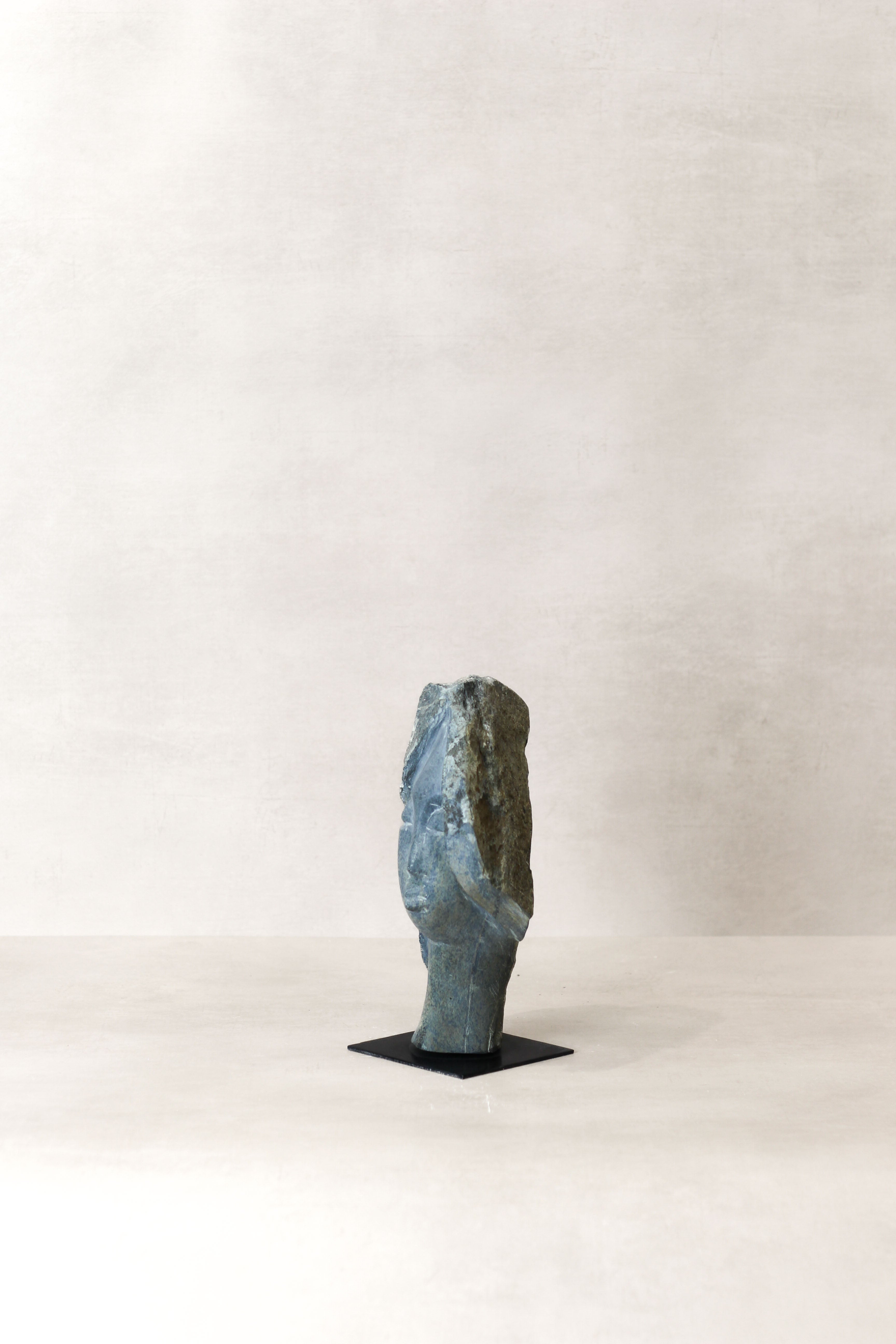 Stone head sculpture by Rizimu Chiwawa Zimbabwe (3006)