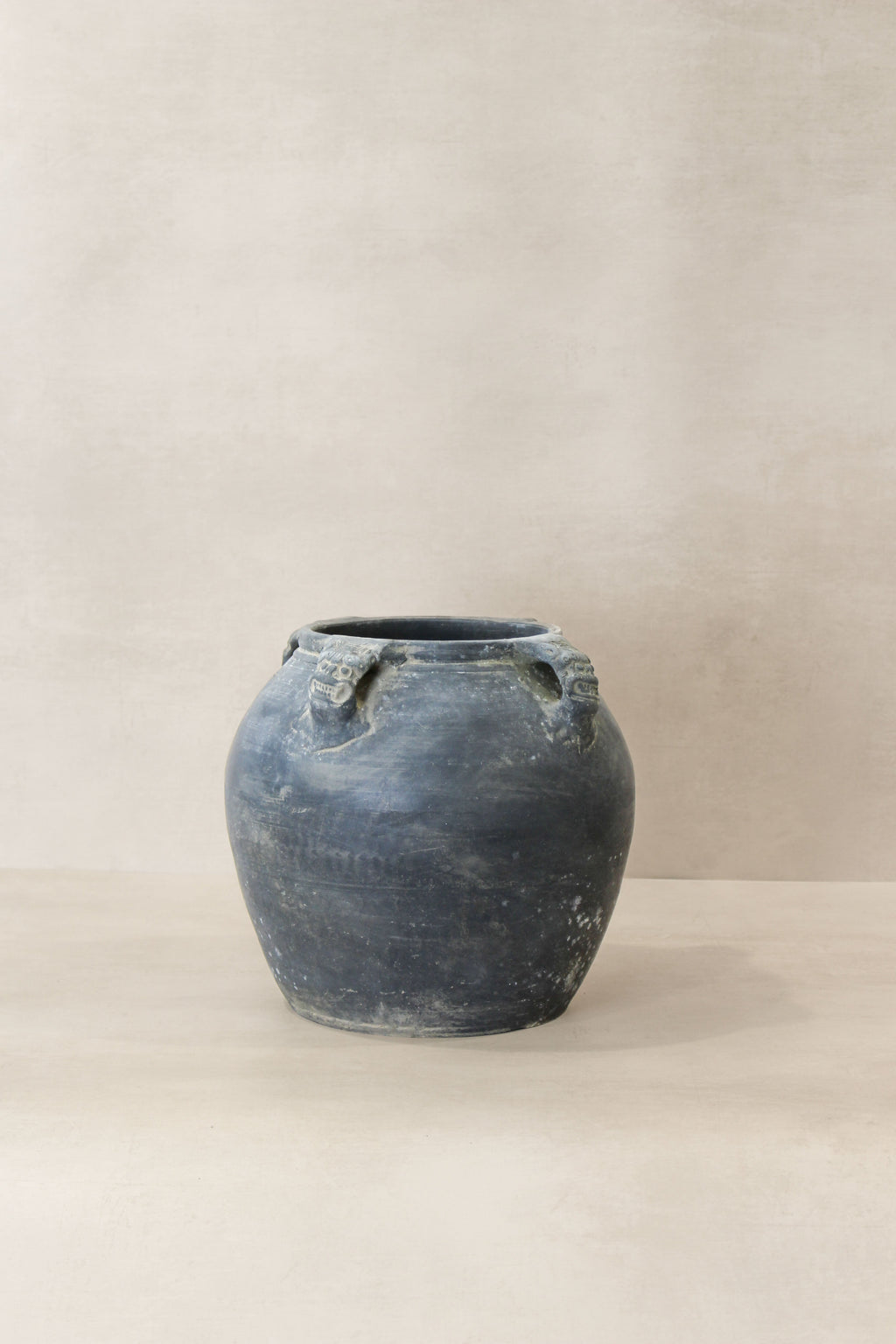 Vintage Lion Ears Dark Pot - De01
