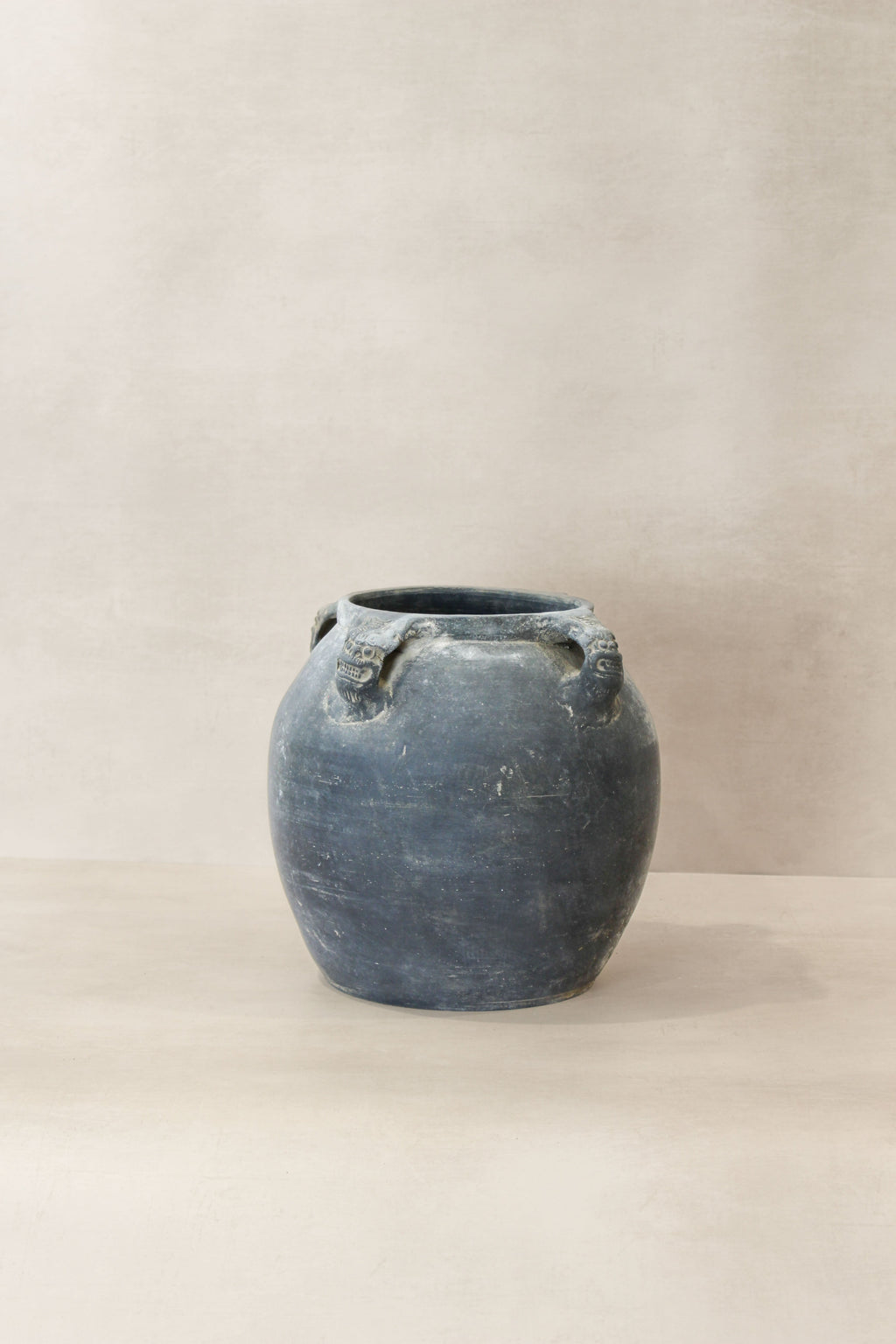 Vintage Lion Ears Dark Pot - De04