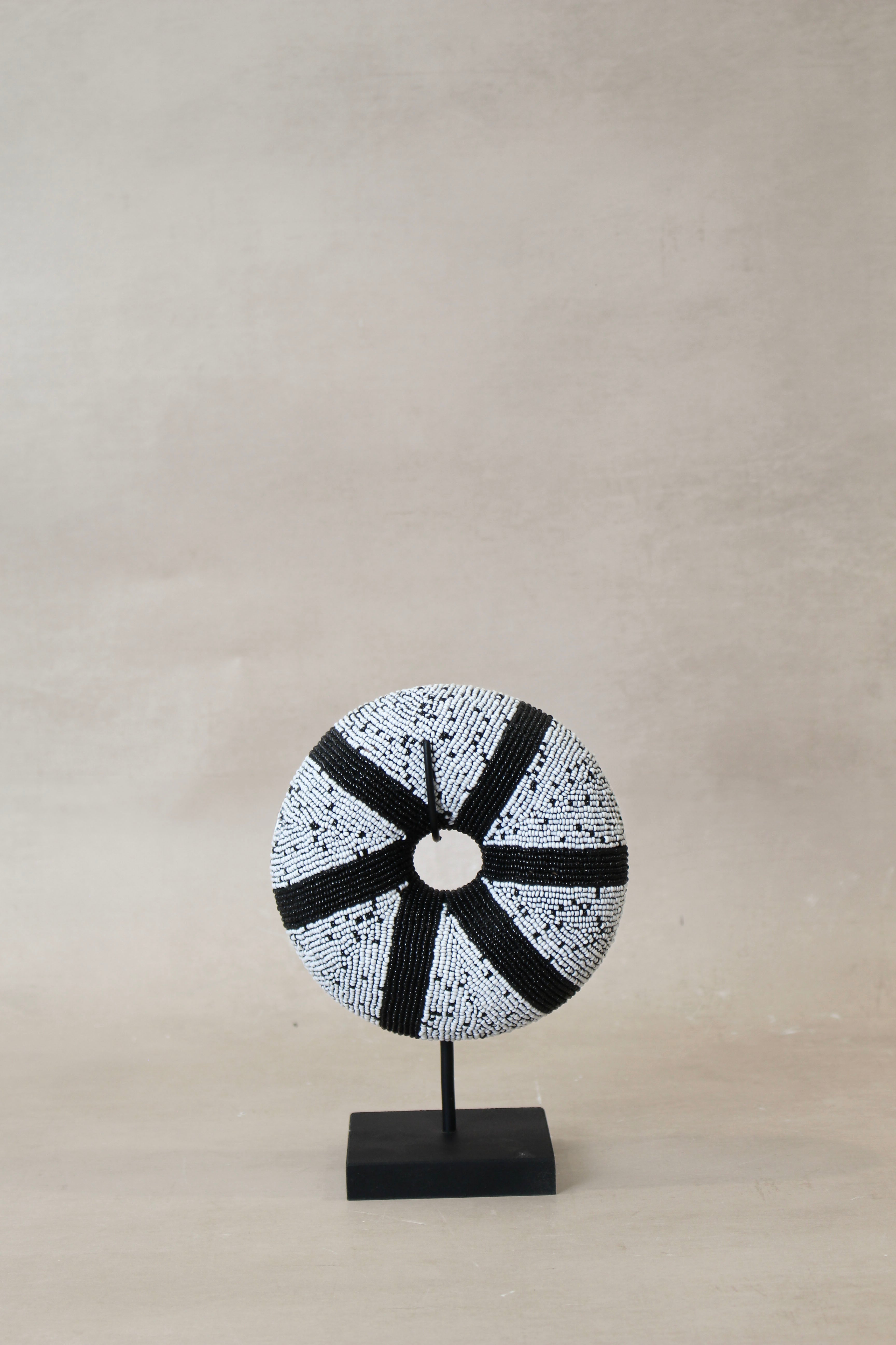 Cameroon beaded bracelet - Black and White