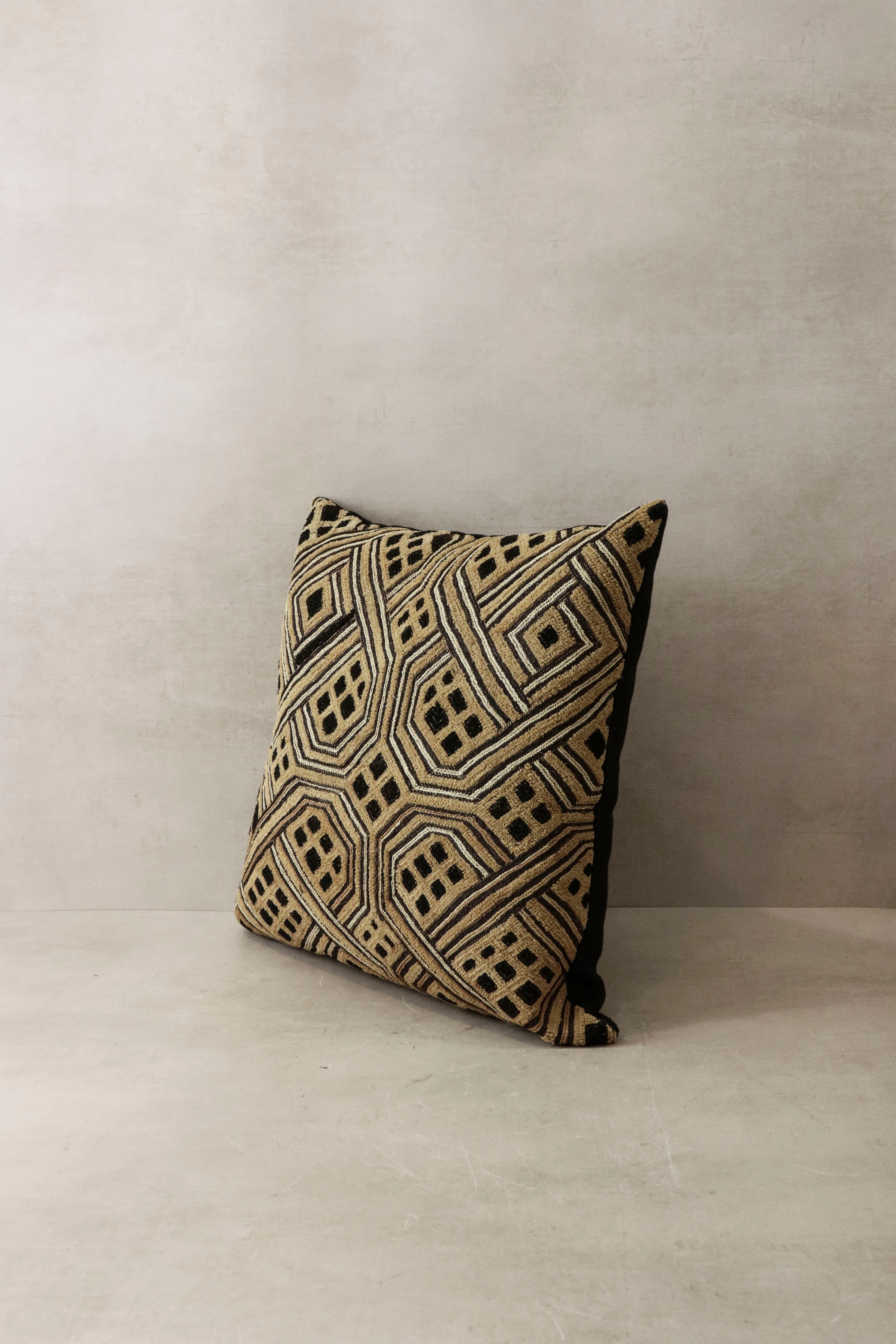 Showa cloth cushion - 74.3