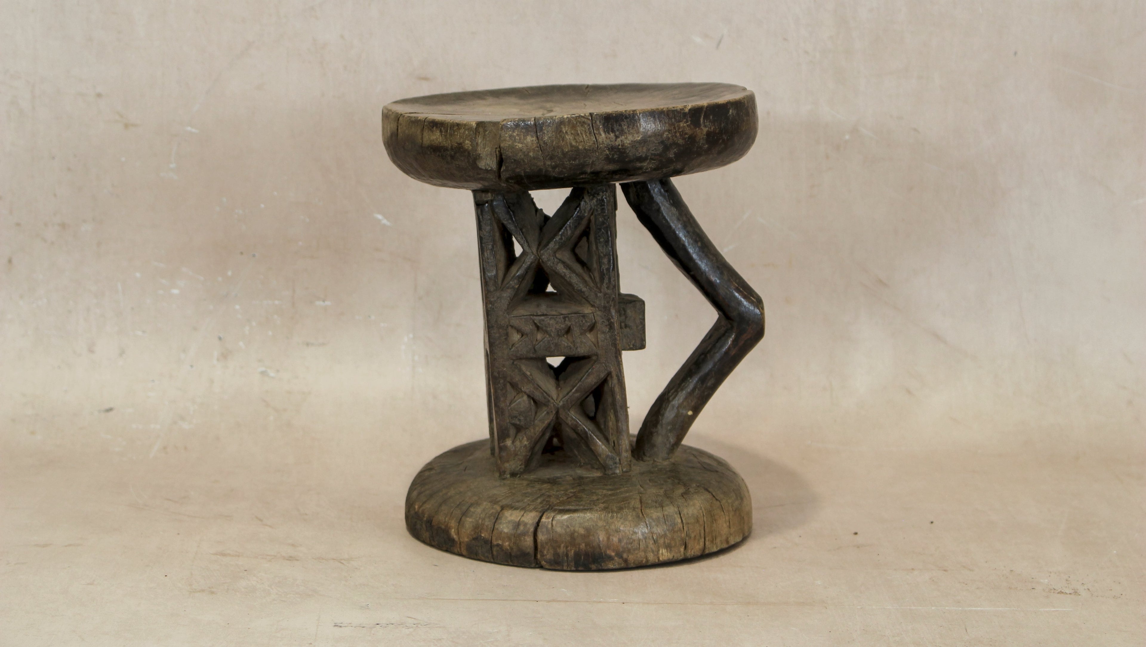 Tonga Stool - 21.1