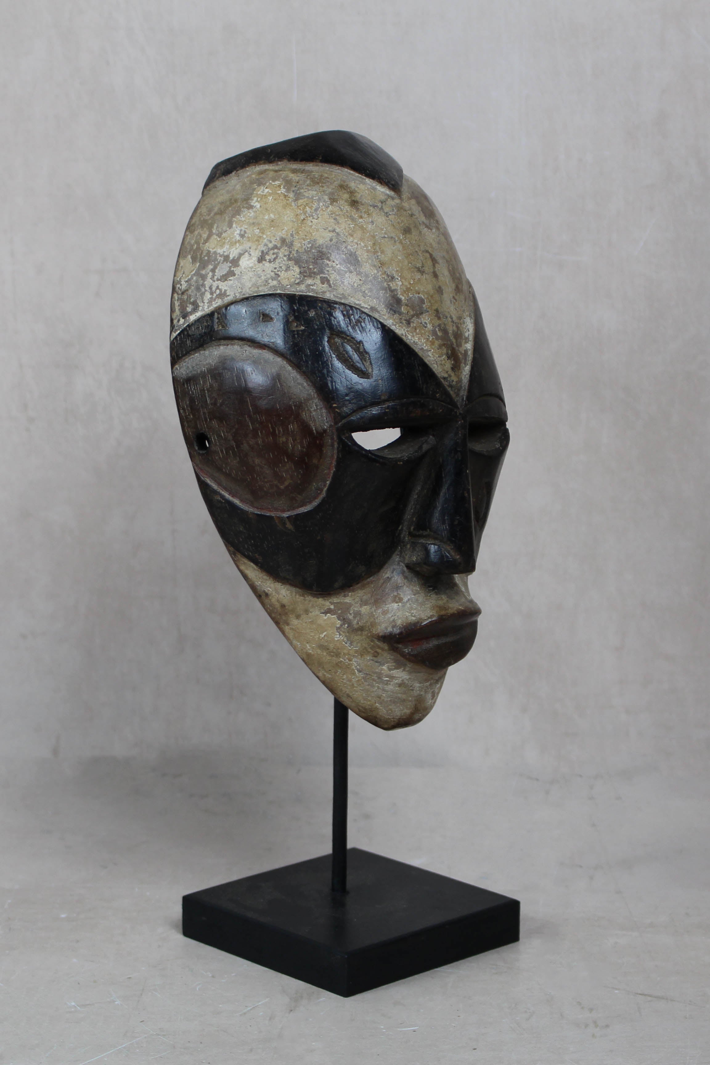 Hand carved Igbo African mask small - 206.2