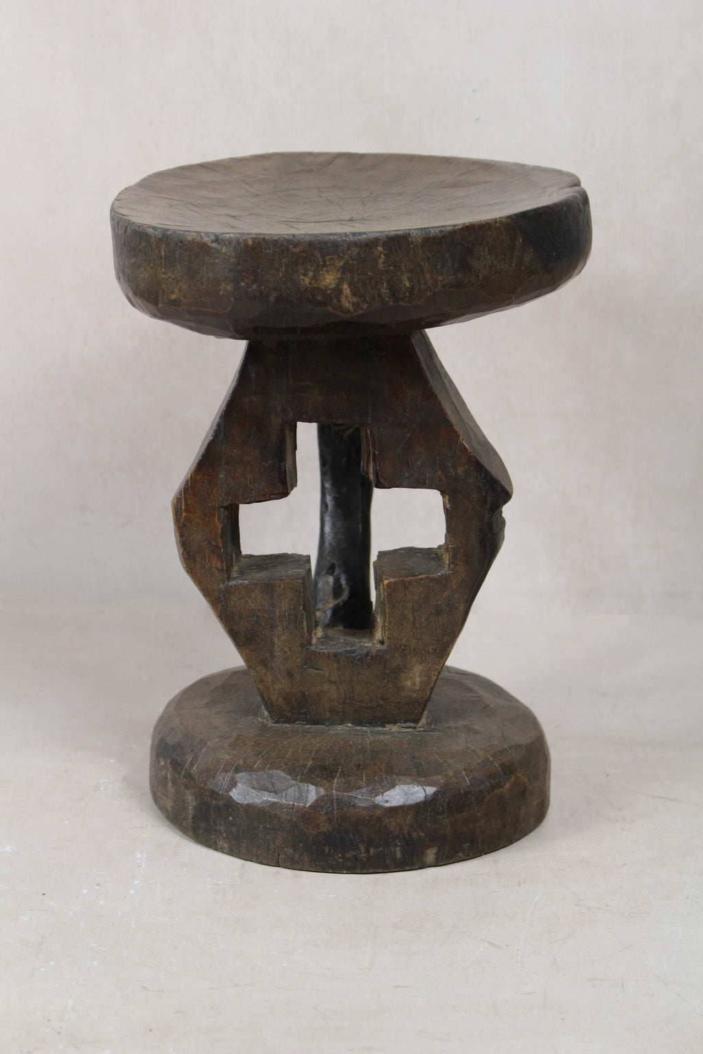 Tonga Stool - 172.16