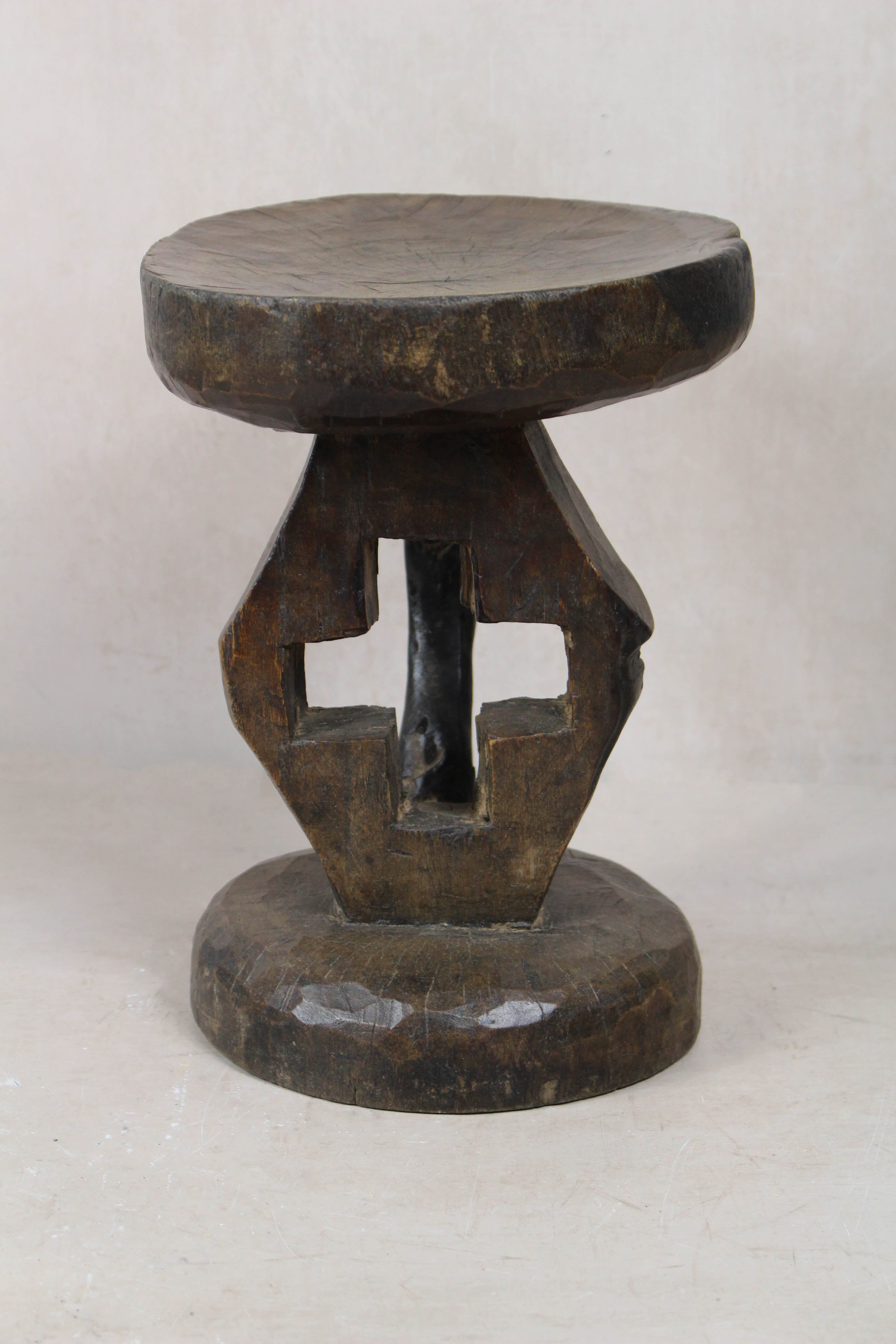 Tonga Stool - 172.16