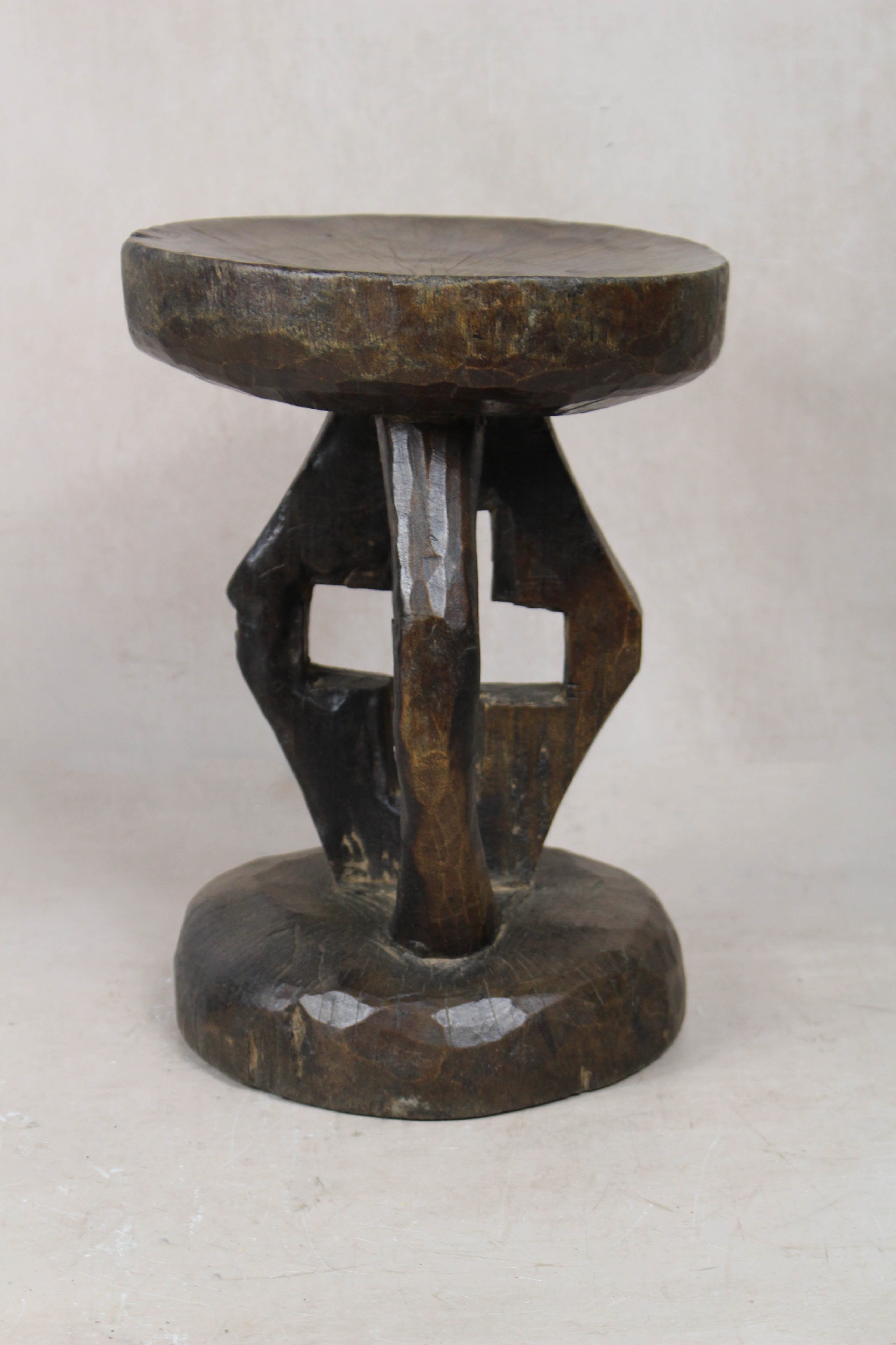 Tonga Stool - 172.16