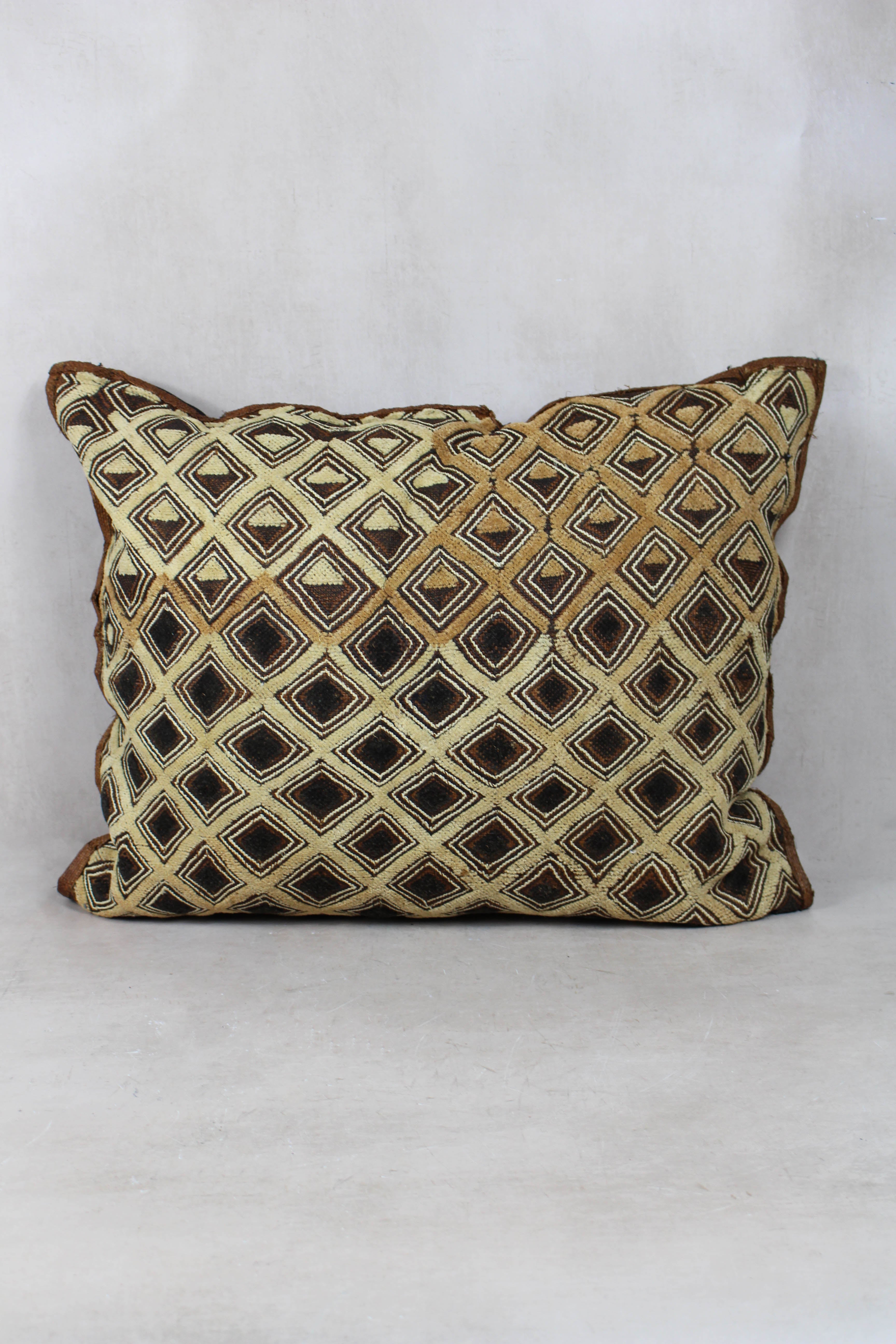 Vintage Showa Cloth Cushion - 25.11