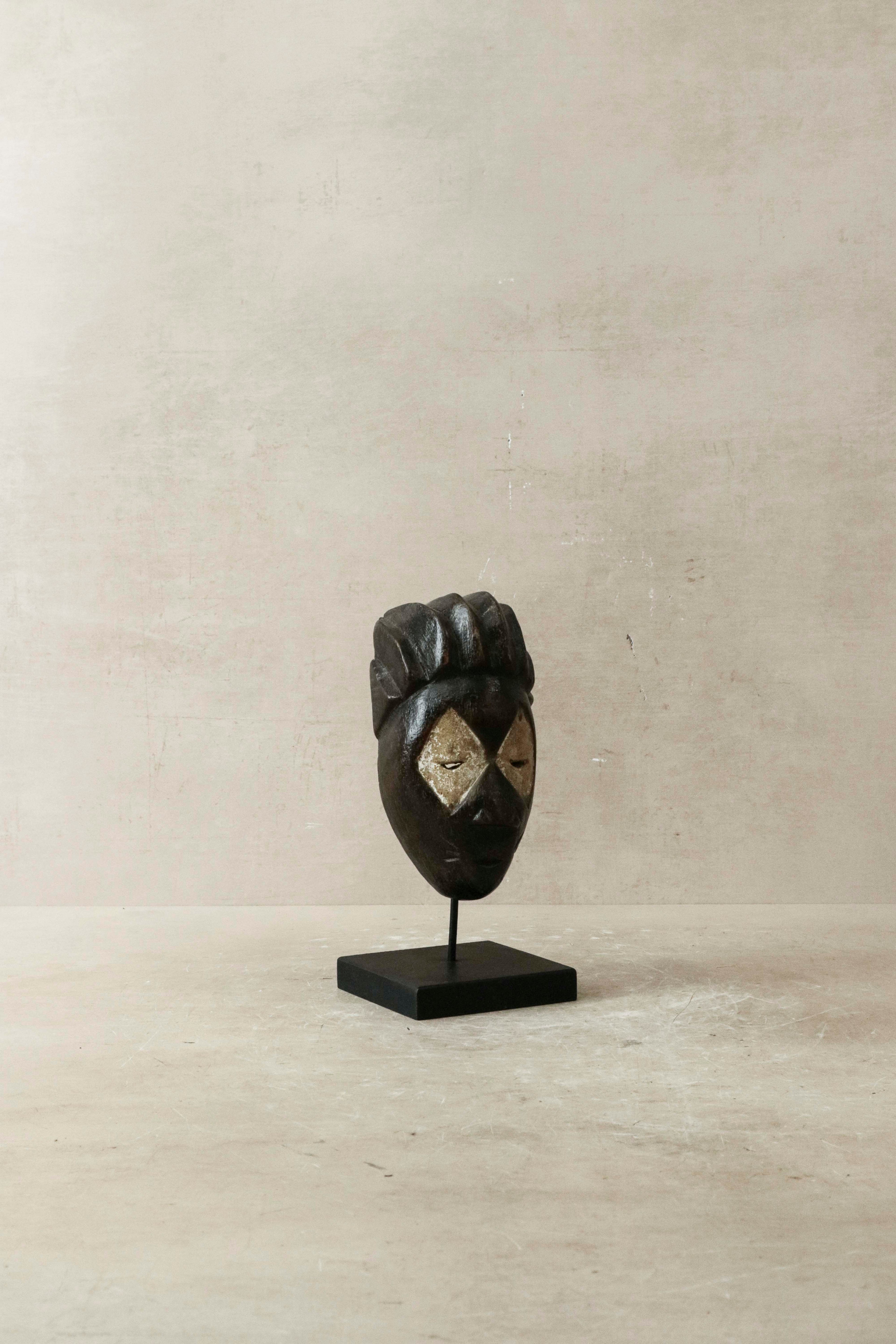 Hand carved African mask small - 60.11