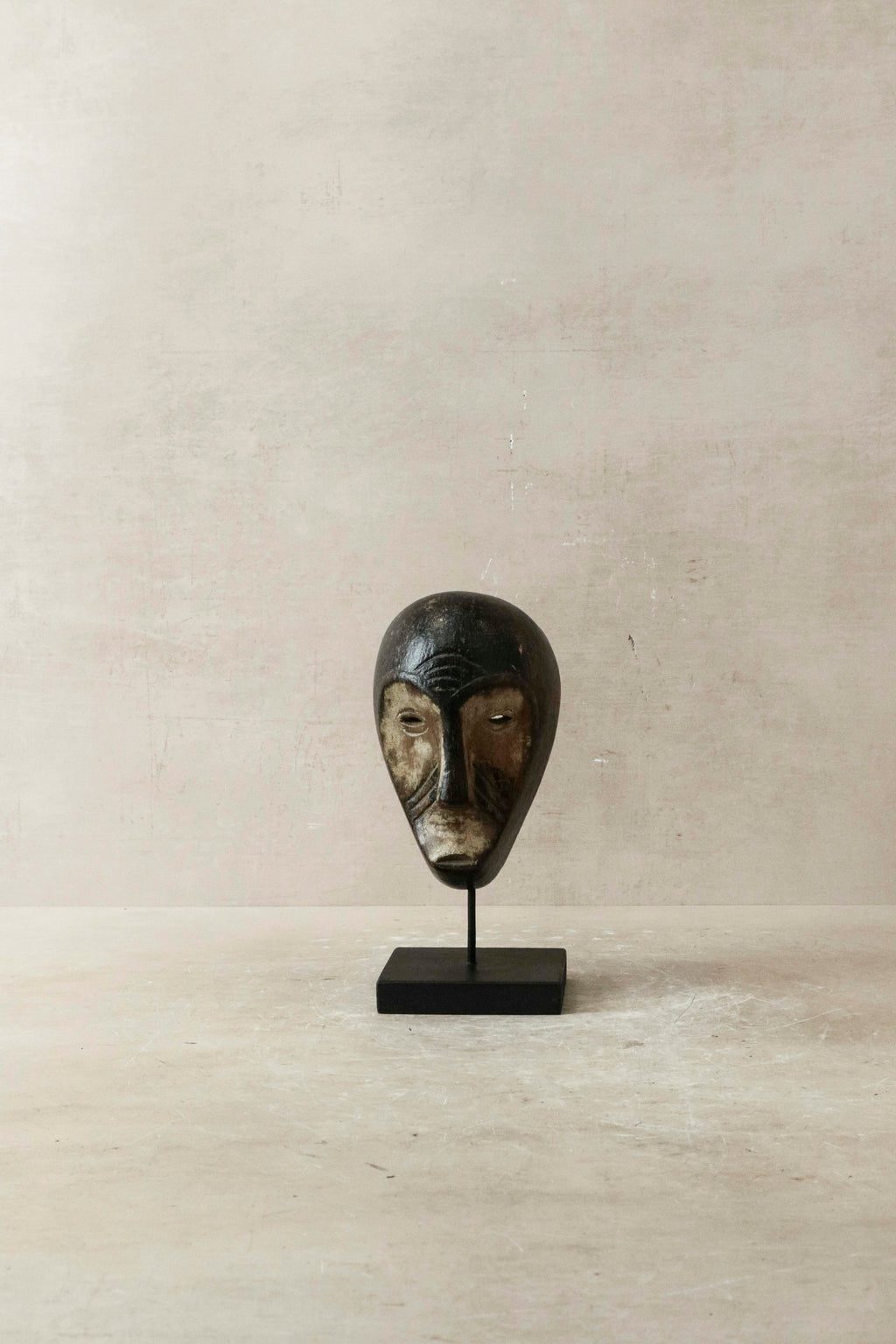 Hand carved African mask replica - 60.41