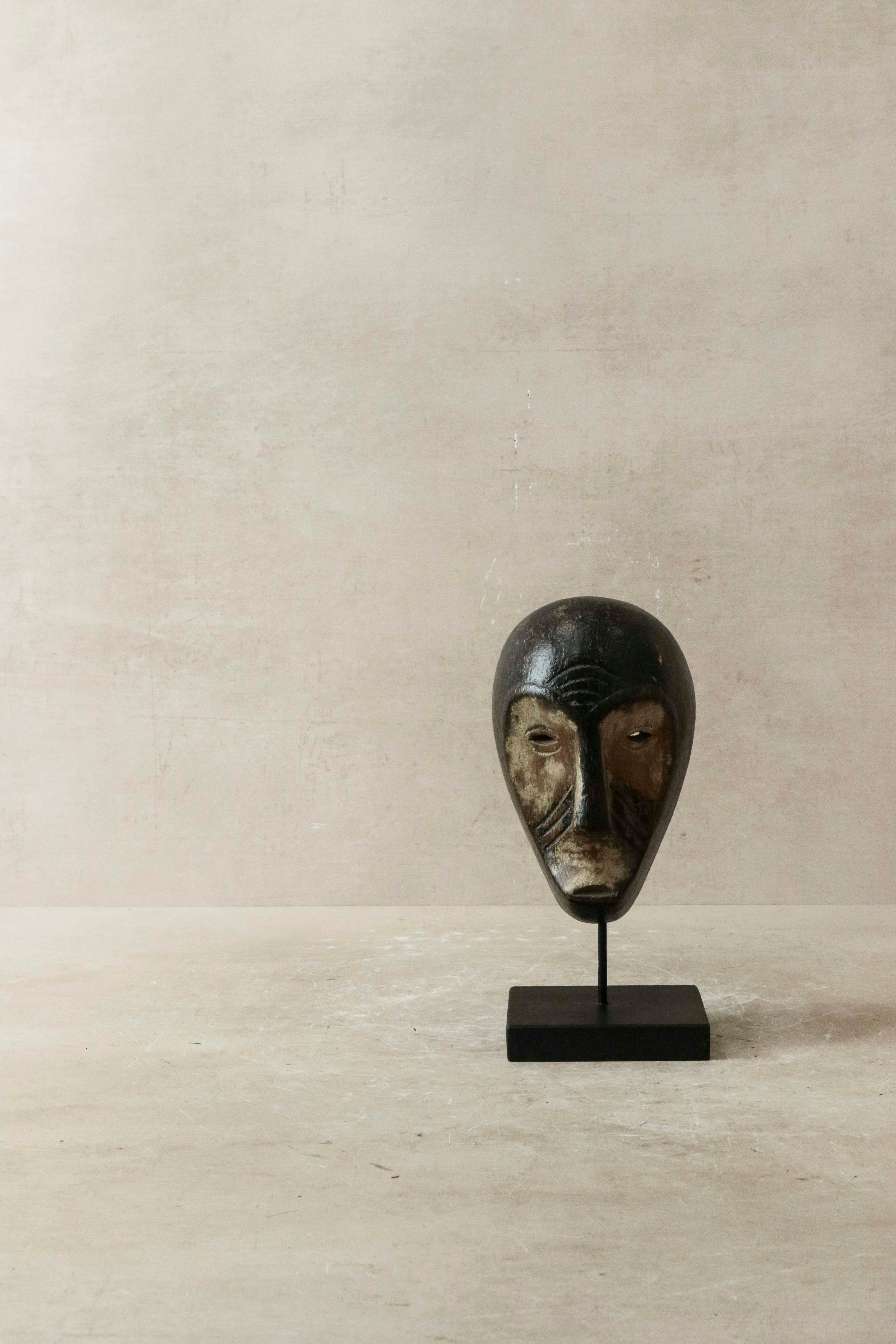 Hand carved African mask replica - 60.41