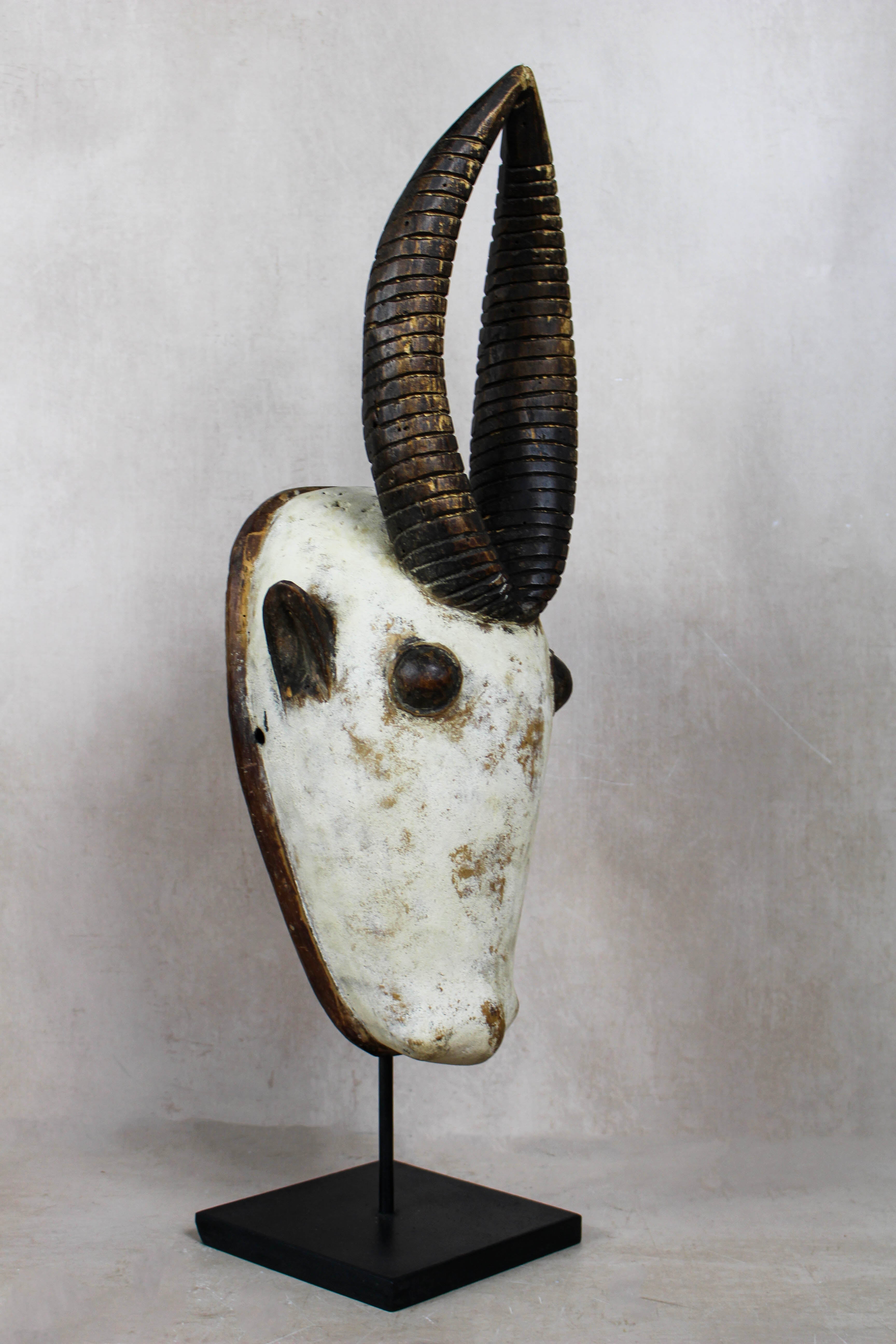 Kwele Ridged-Horn Antelope Mask – Gabon - 110.1