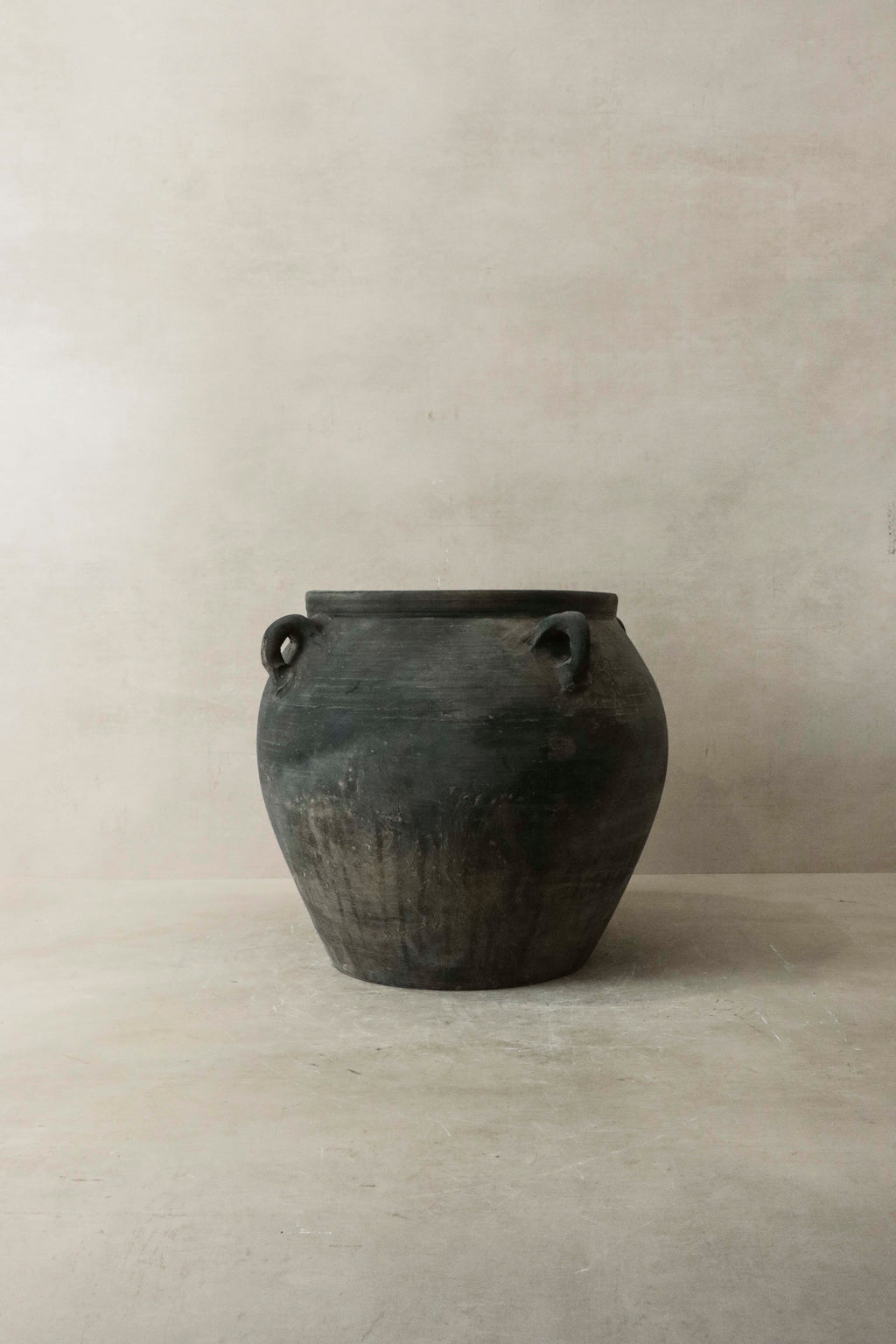 Vintage Dark pot with ears - E4.12