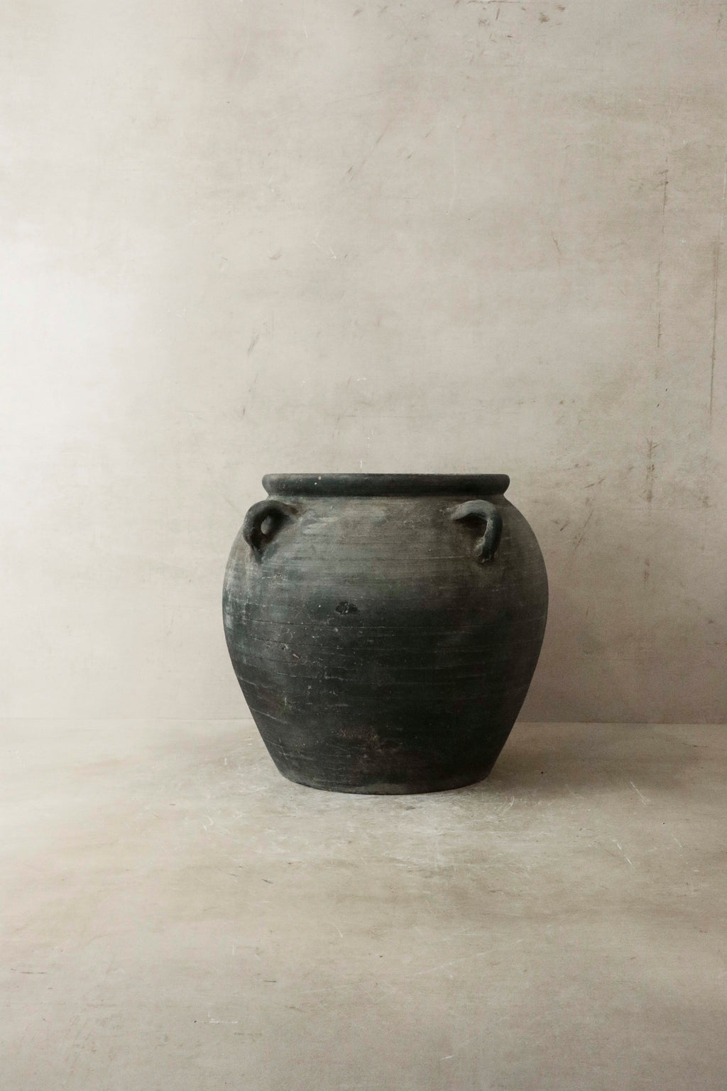 Vintage Dark pot with ears - E4.15