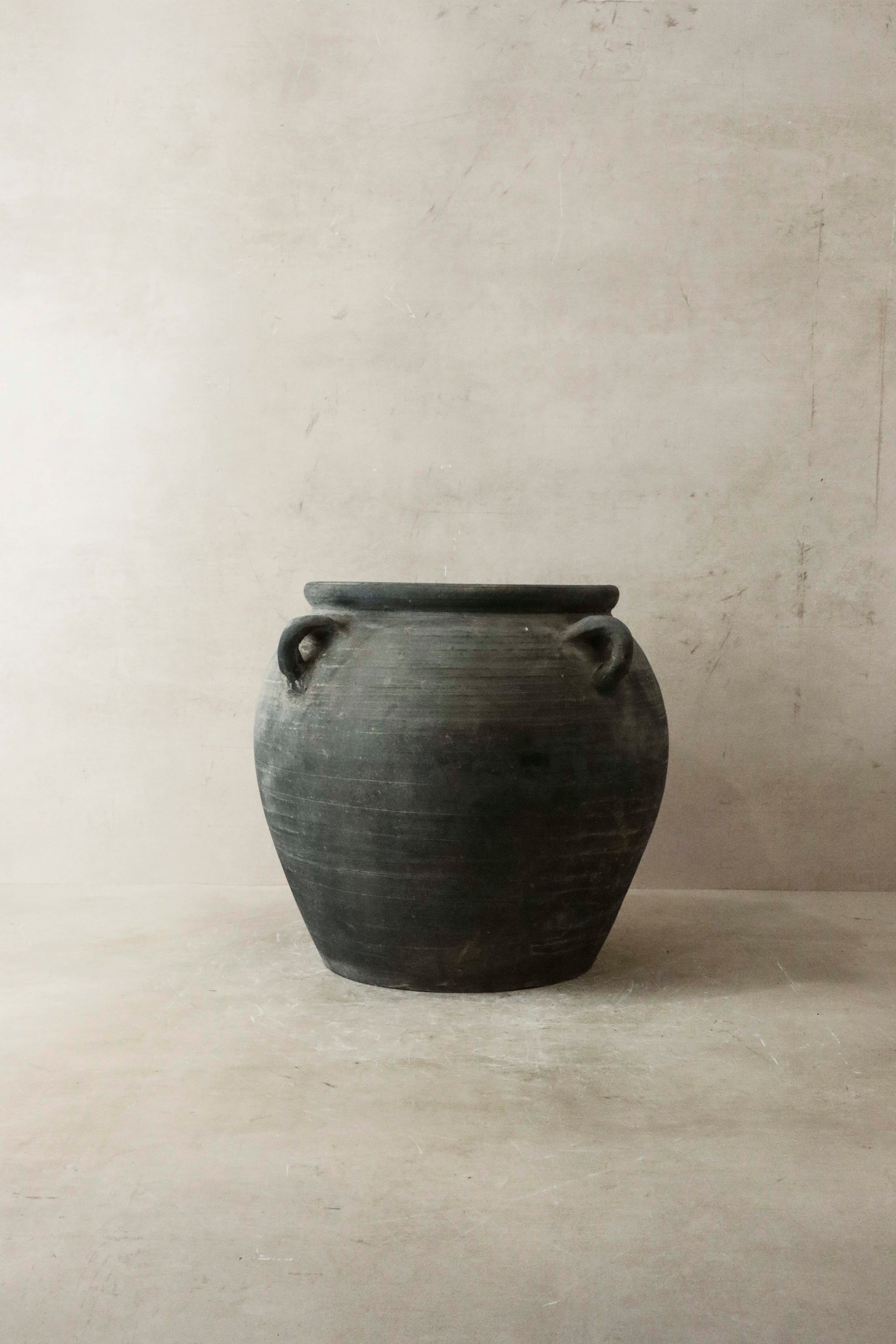 Vintage Dark pot with ears - E4.15