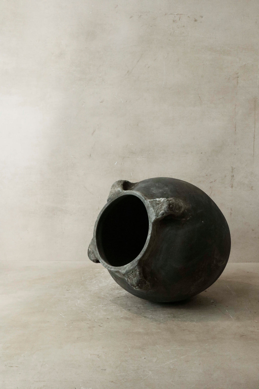 Vintage Lion Ears Dark Pot - De4.3