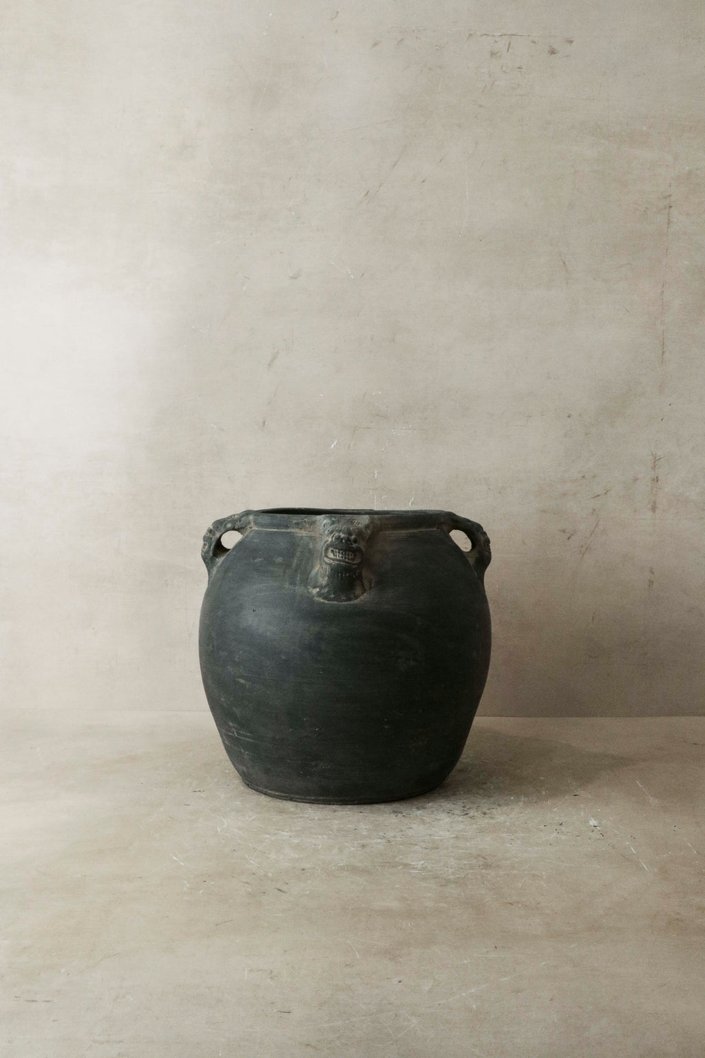 Vintage Lion Ears Dark Pot - De4.5