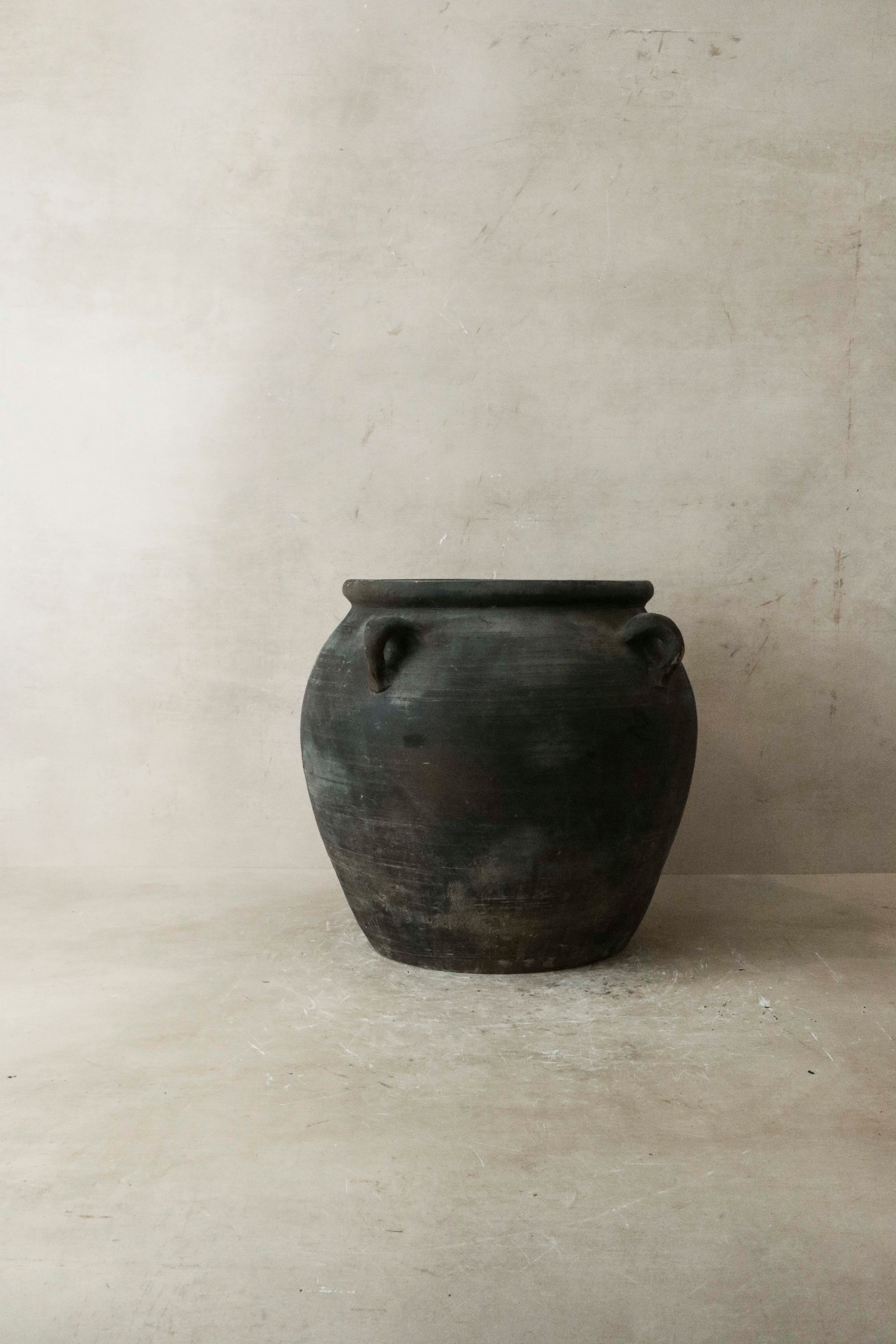 Vintage Dark pot with ears - E4.20