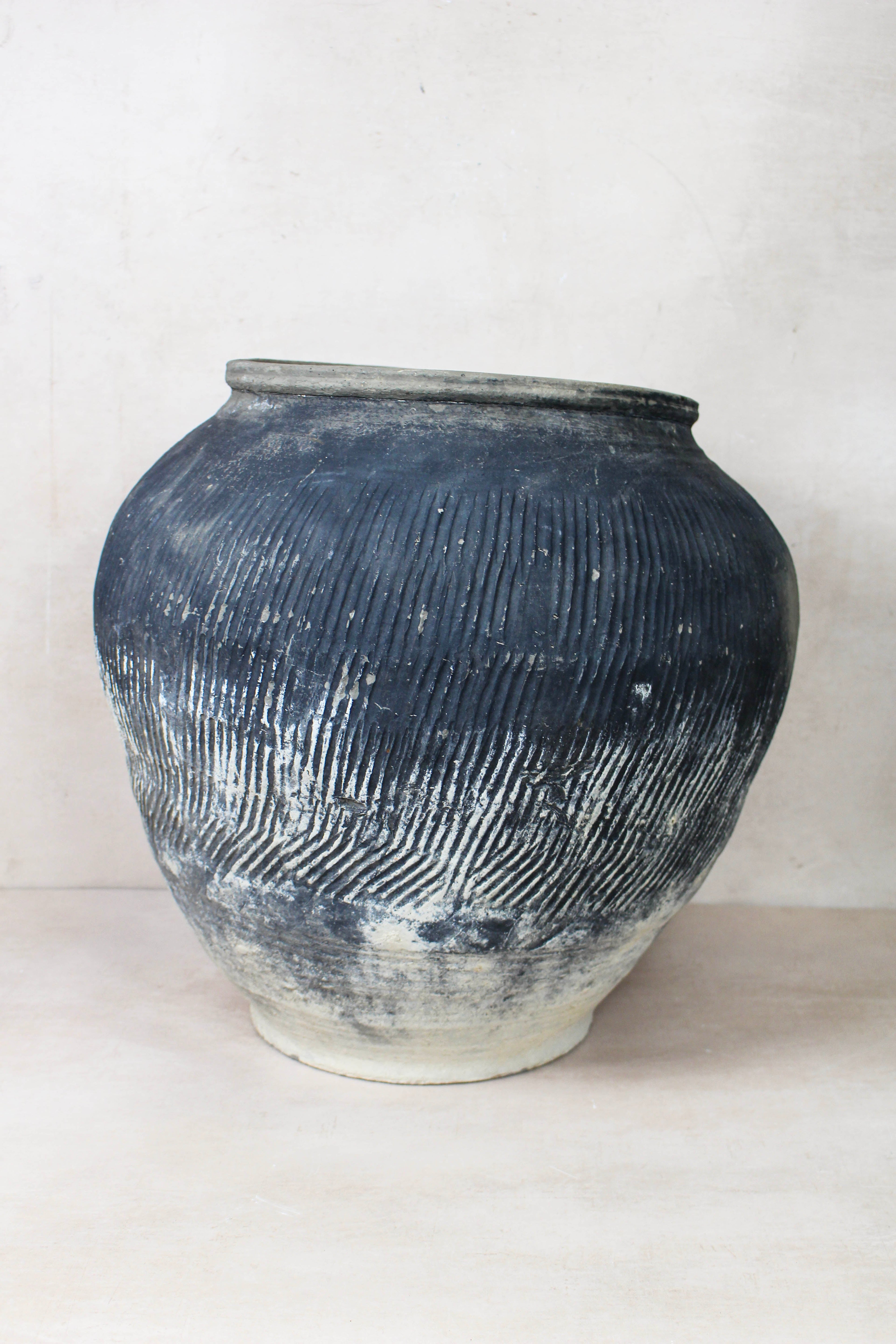 Vintage Textured Grey Pot - VT10