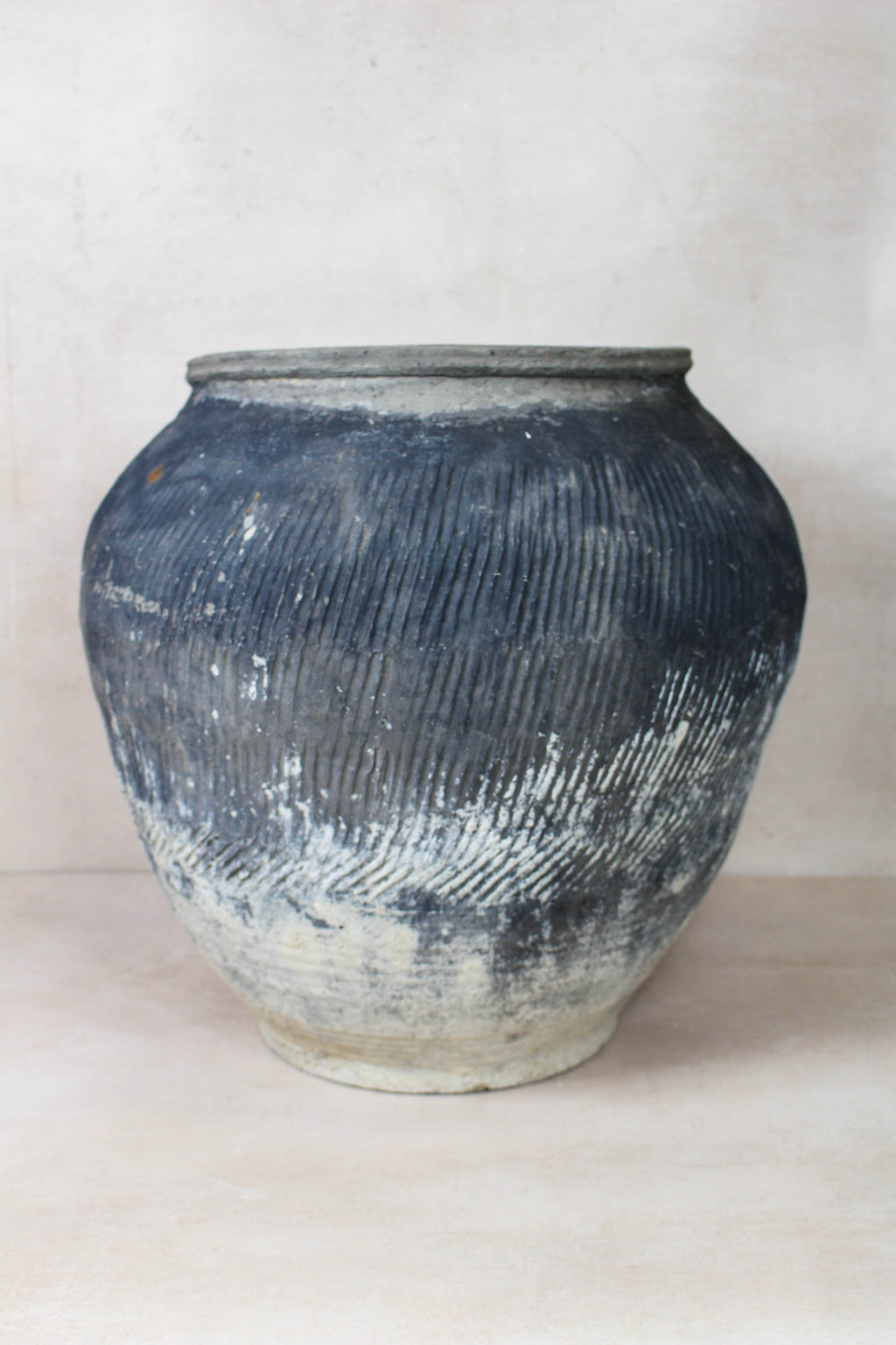 Vintage Textured Grey Pot - VT10
