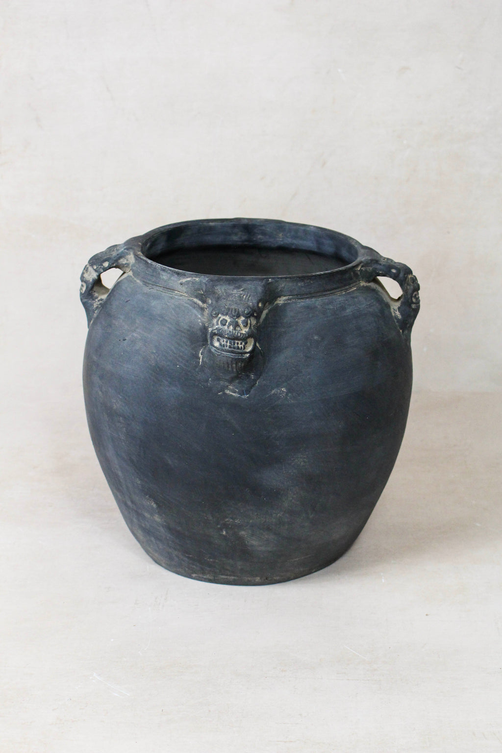 Vintage Lion Ears Dark Pot - DE.20
