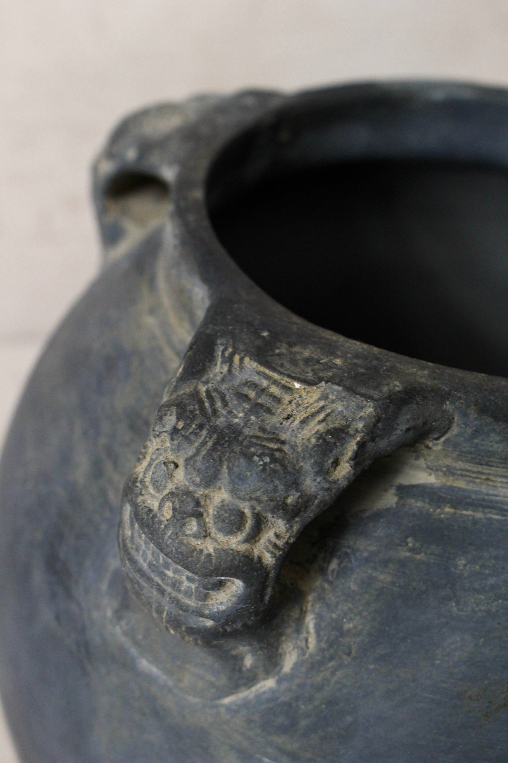 Vintage Lion Ears Dark Pot - DE.21