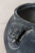 Vintage Lion Ears Dark Pot - DE.22