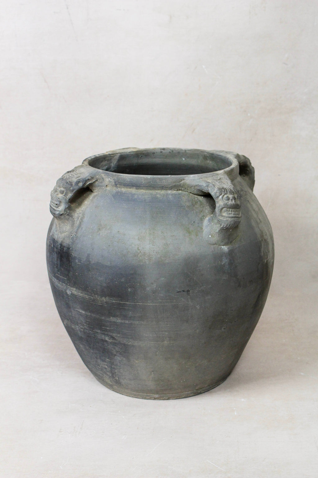 Vintage Lion Ears Dark Pot - DE.26