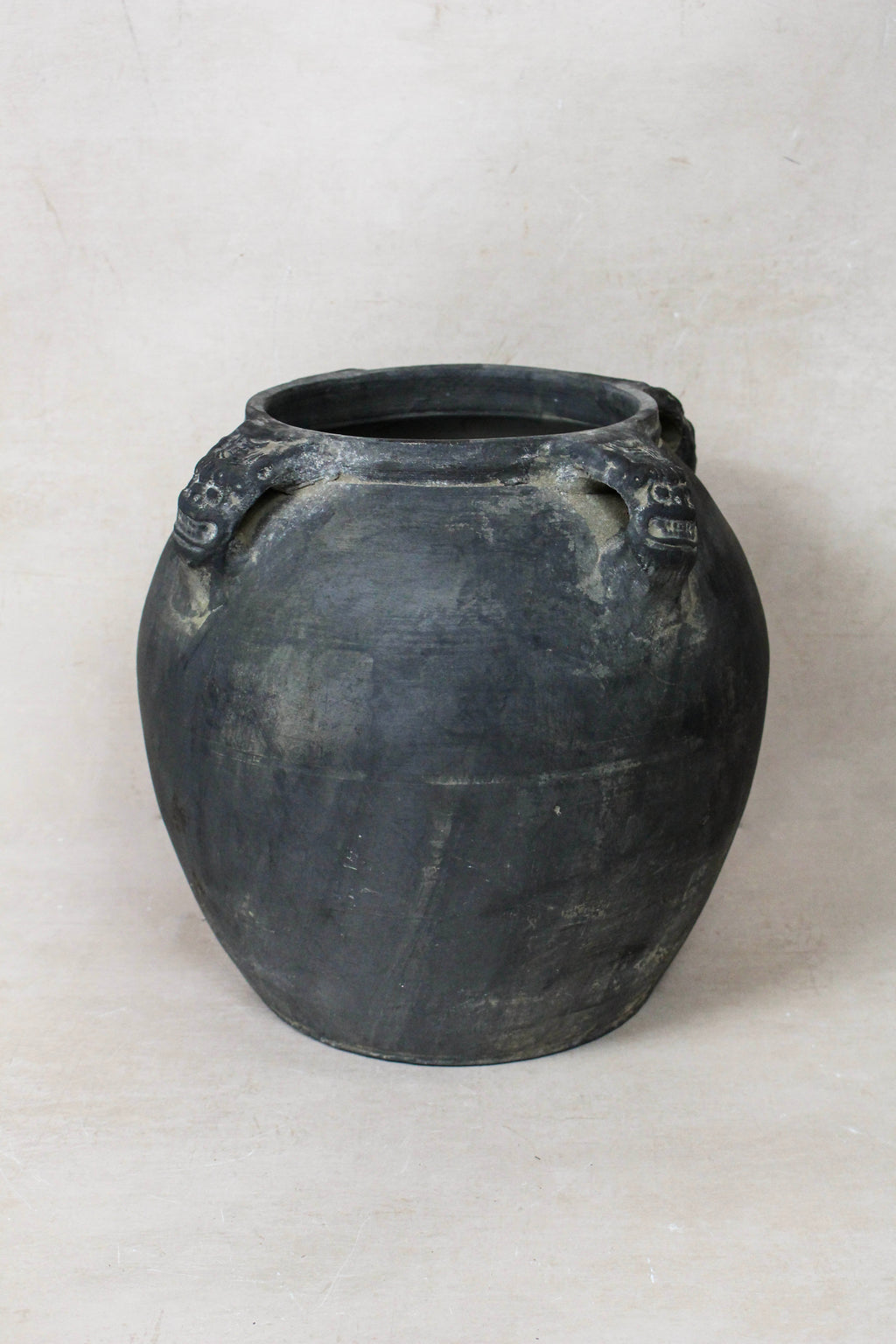 Vintage Lion Ears Dark Pot - DE.28