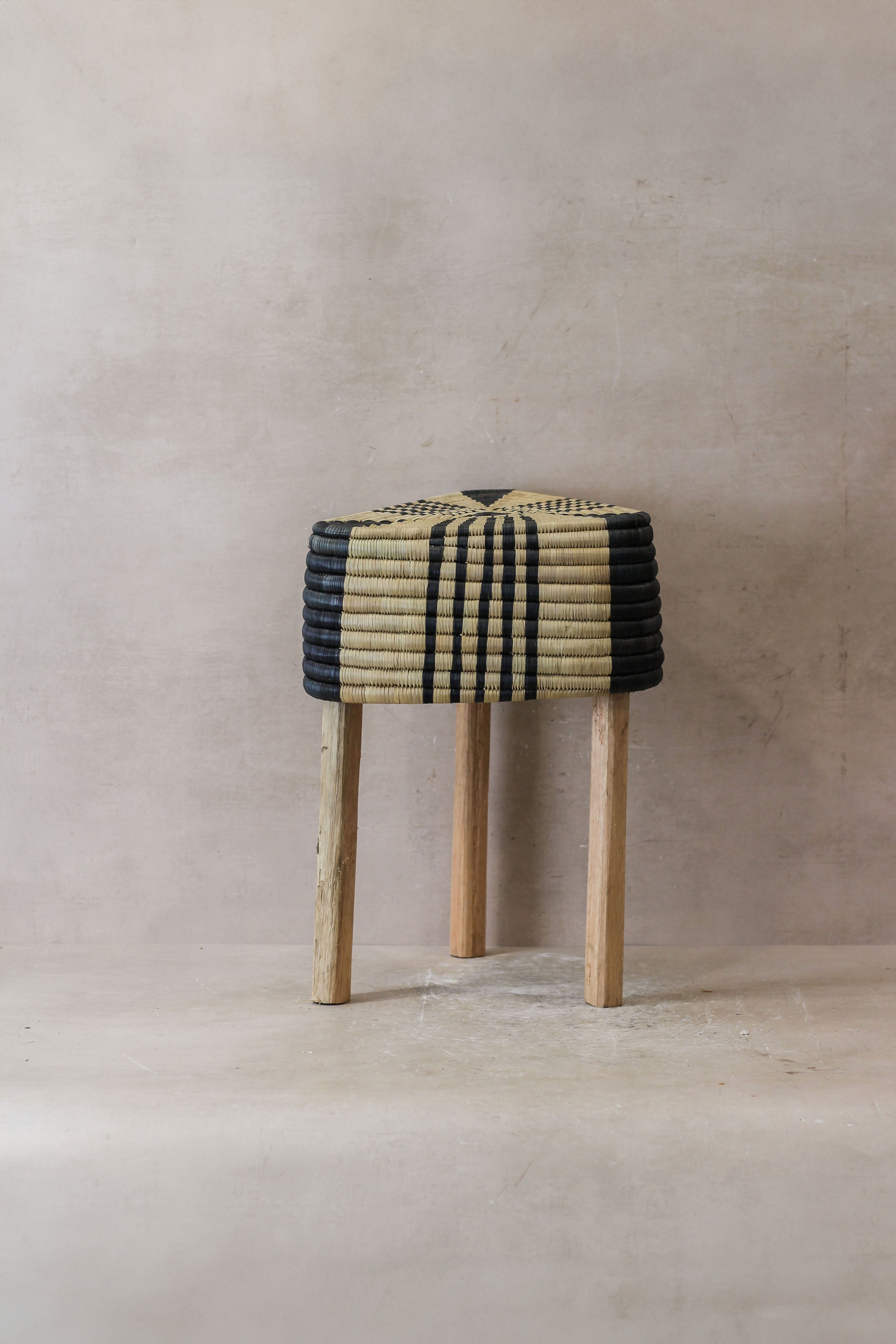 Woven Stool Black (73B)