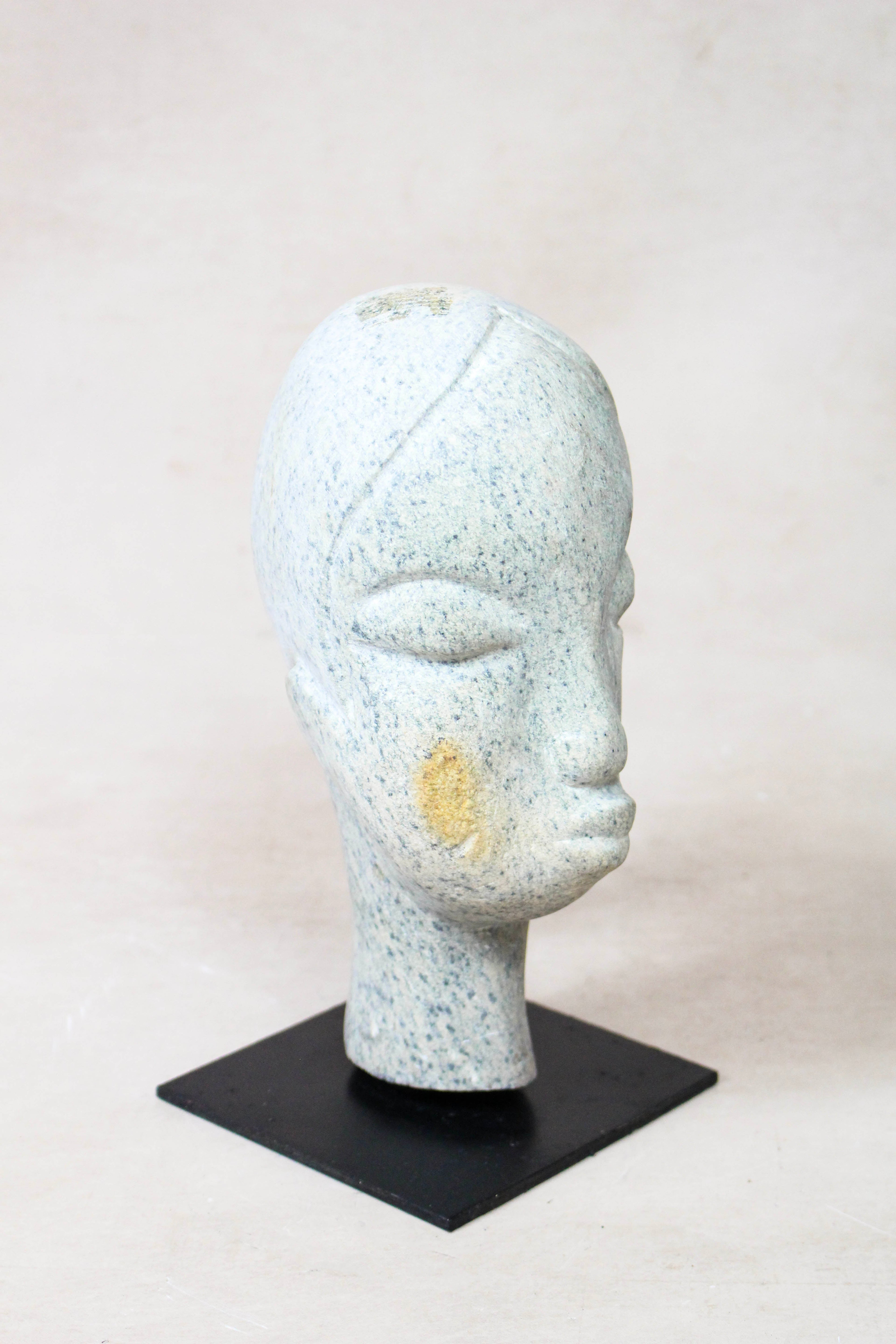 Stone head sculpture by Rizimu Chiwawa Zimbabwe 30.4