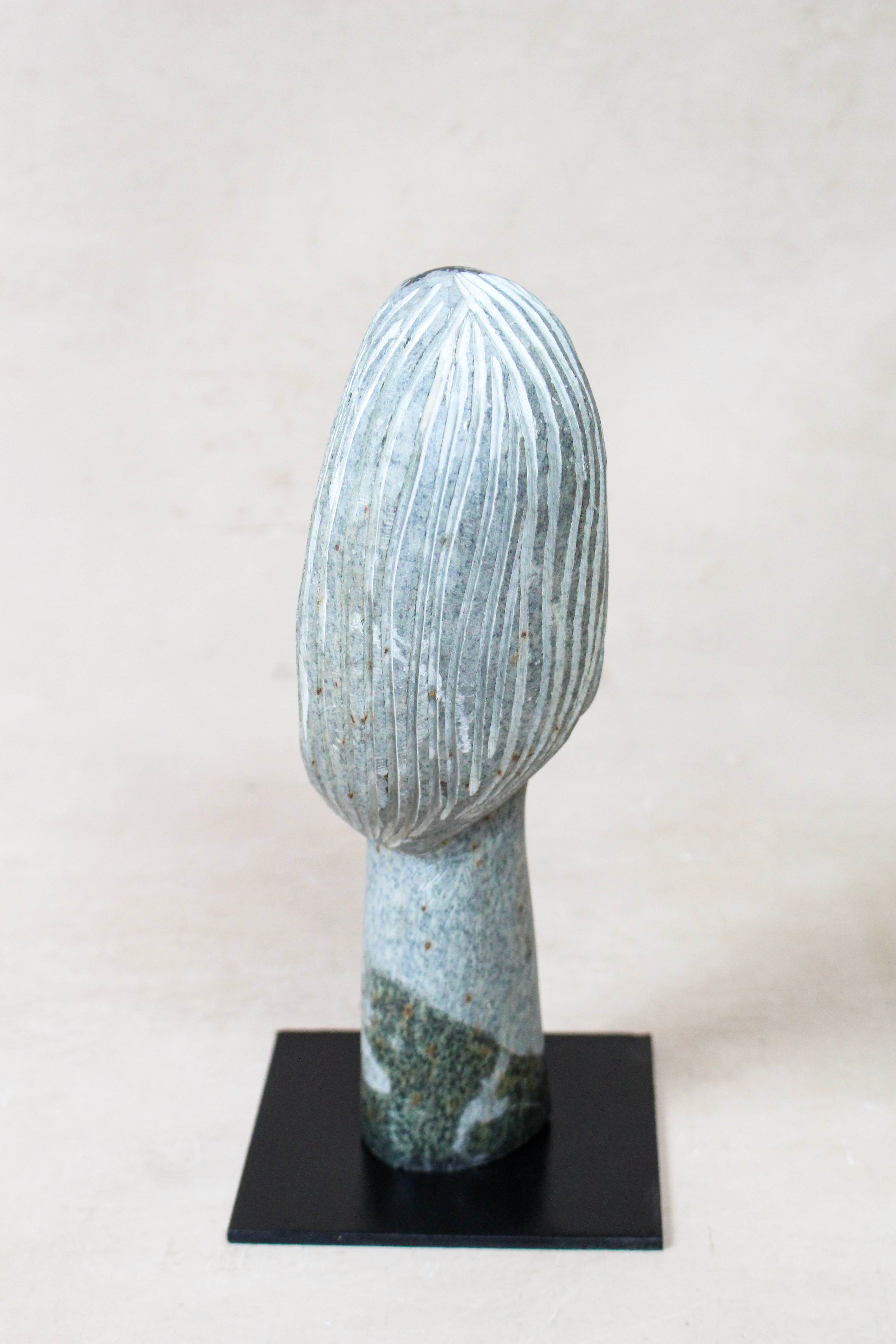 Stone head sculpture by Rizimu Chiwawa Zimbabwe 30.6